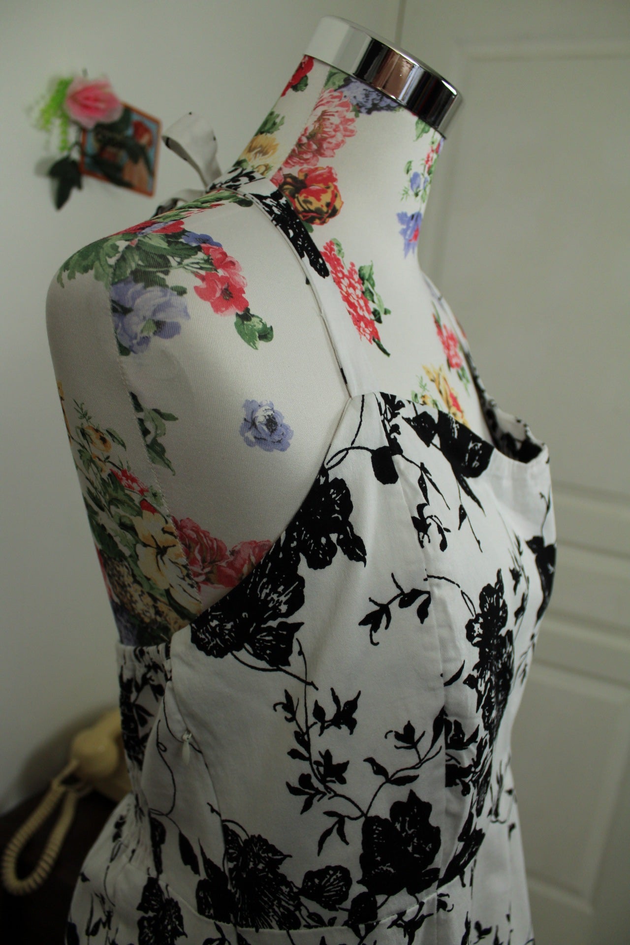 🌸🍒Robe rétro pin-up/rockabilly blanche fleurie noir romantique - Taille 42/44🍒🌸