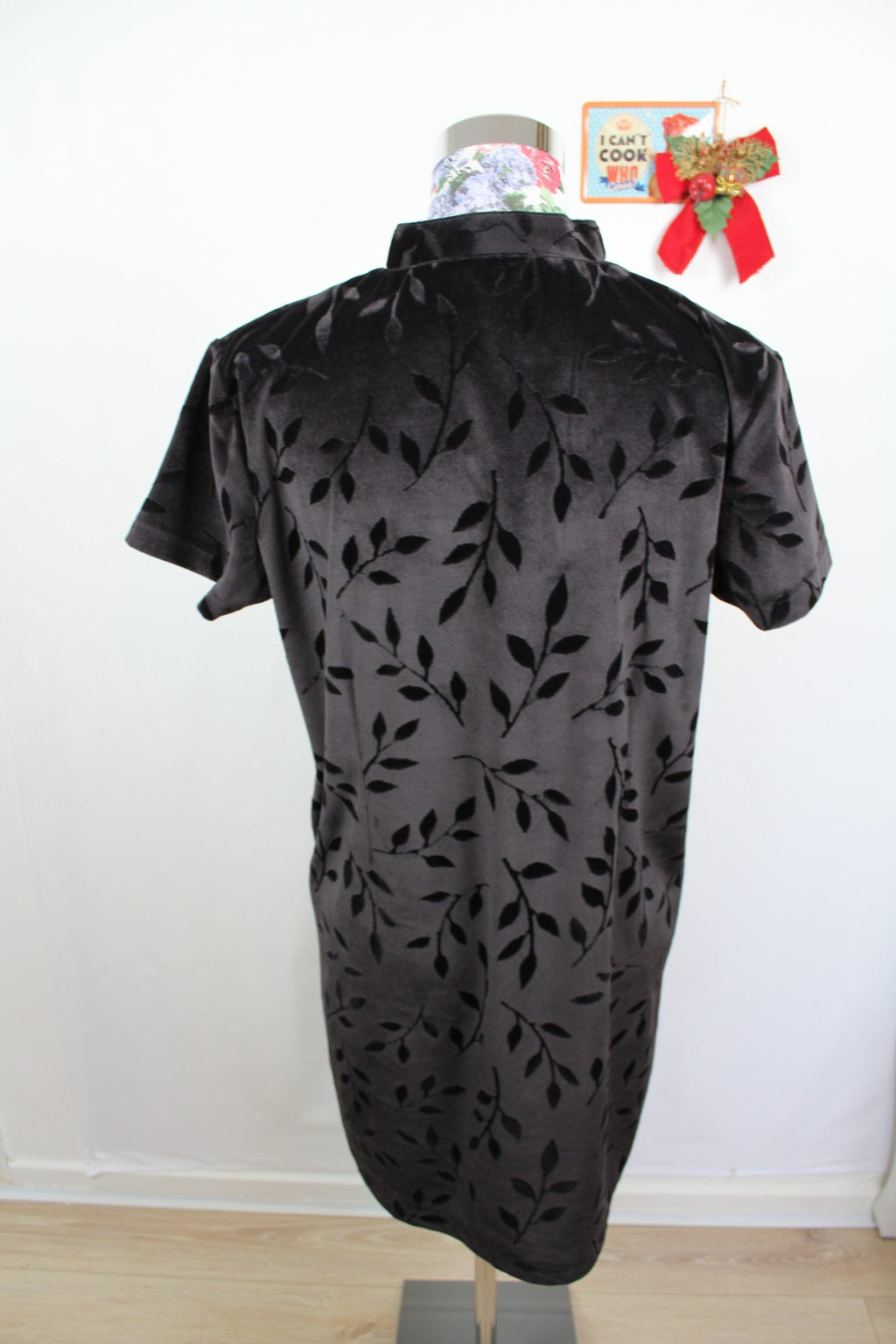 ✨Robe noire vintage années 90 en velours - feuillage en relief✨