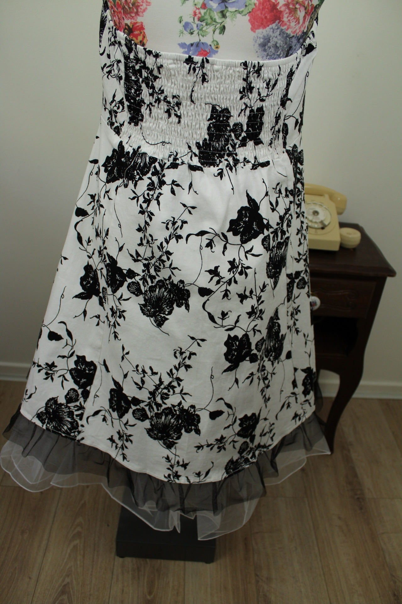 🌸🍒Robe rétro pin-up/rockabilly blanche fleurie noir romantique - Taille 42/44🍒🌸