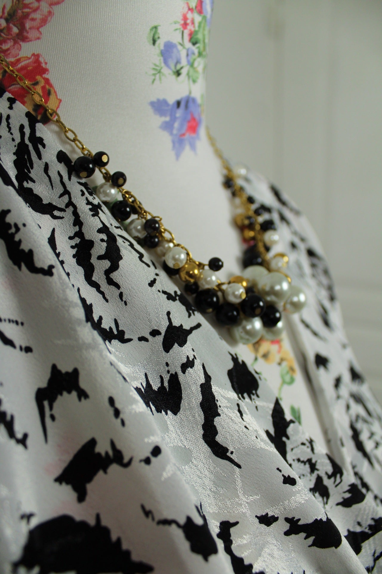 🌸🍒Collier vintage 80/90's chaîne dorée avec grappe de perles🍒🌸