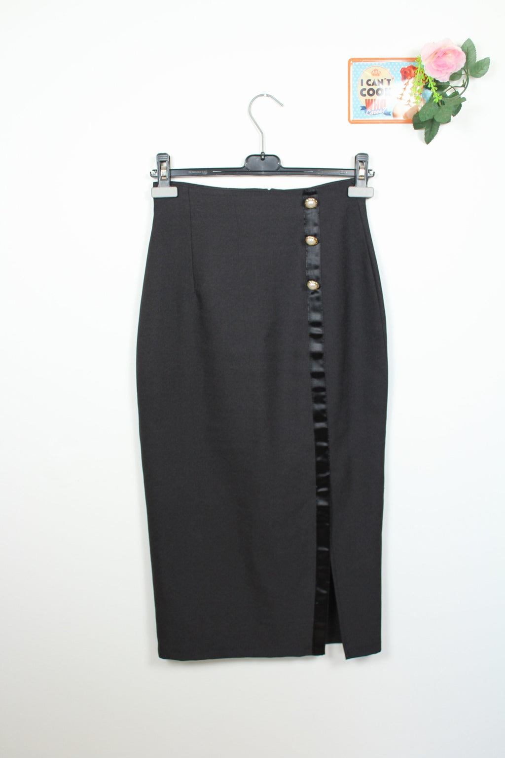 ✨Jupe crayon longue vintage chic - détails satinés et boutons dorés ✨