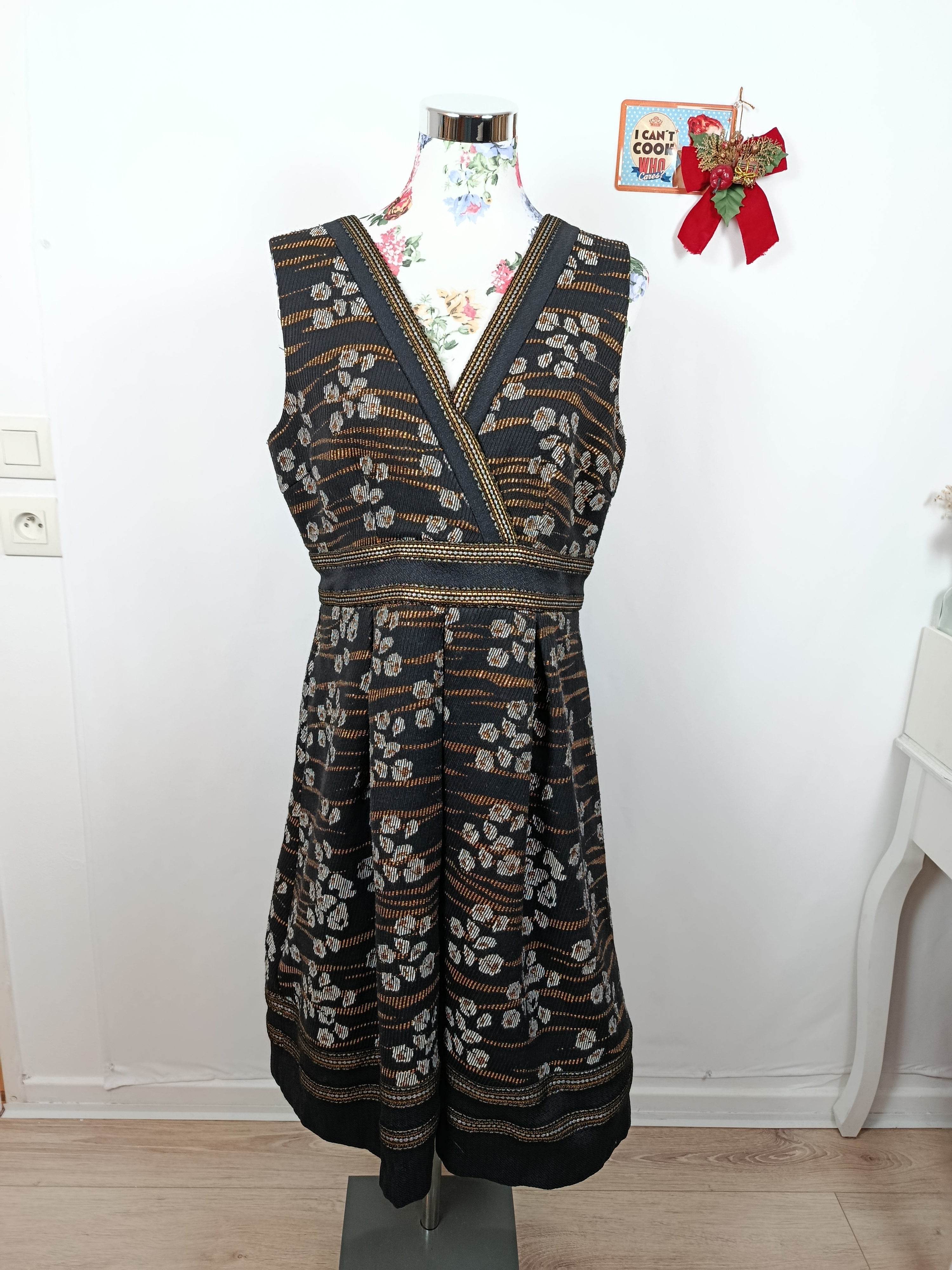 ✨Robe épaisse noire brodée or et argent - Maison 1.2.3 - style chic d'hiver✨