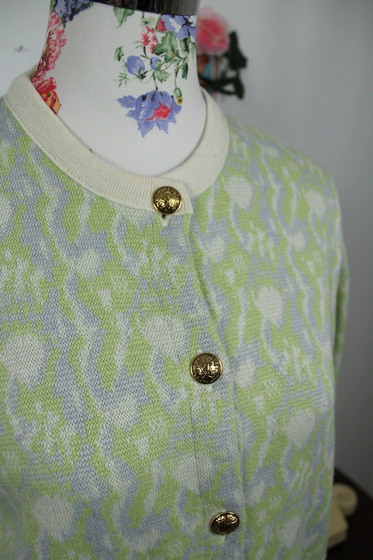 🌸🍒Cardigan vintage 80's - nuances de bleu & vert pastel - boutons bijoux dorés - Taille 38/40🍒🌸