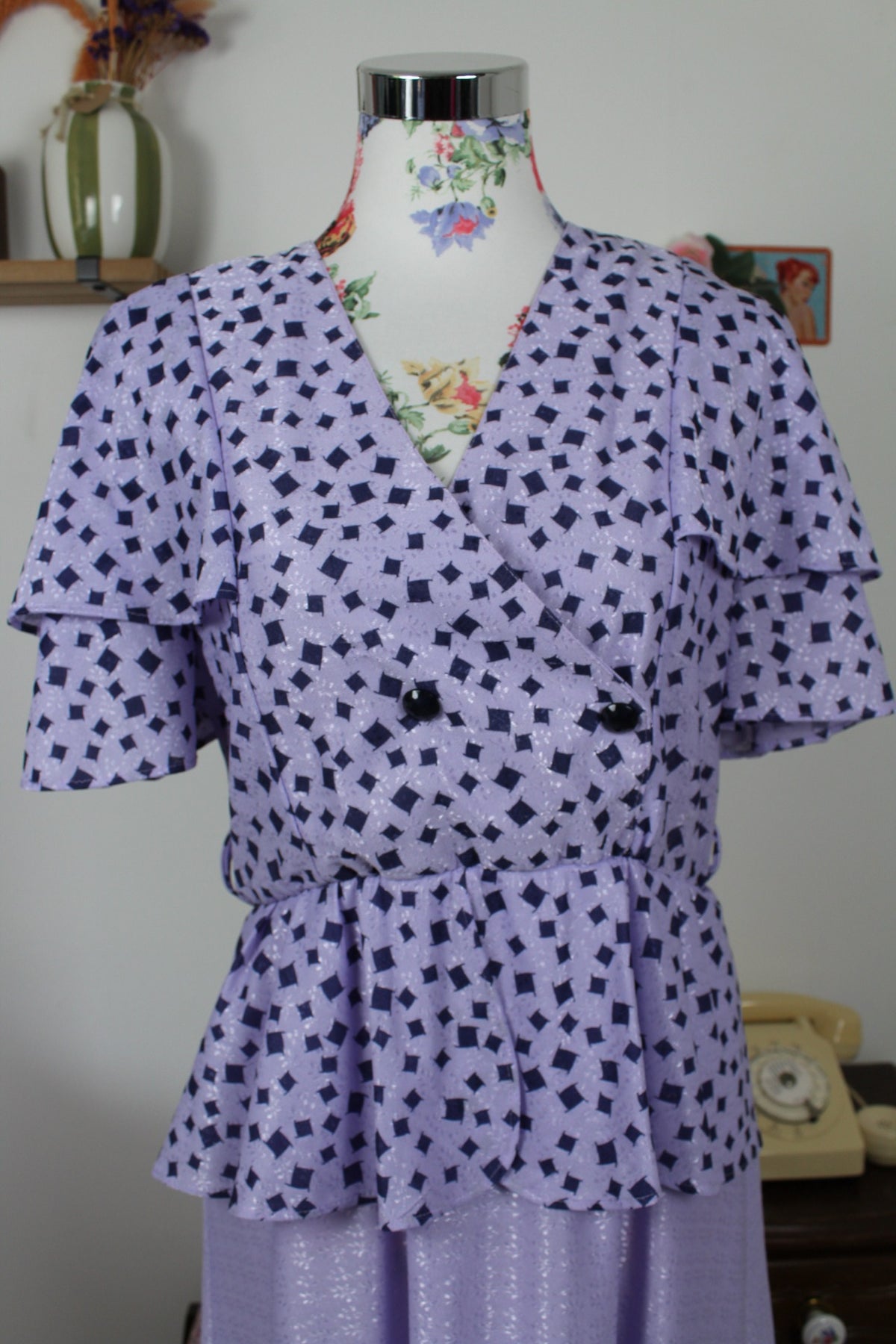 Robe vintage années 80 Shiny Paris - lilas satiné & volants romantiques - Taille 38/40