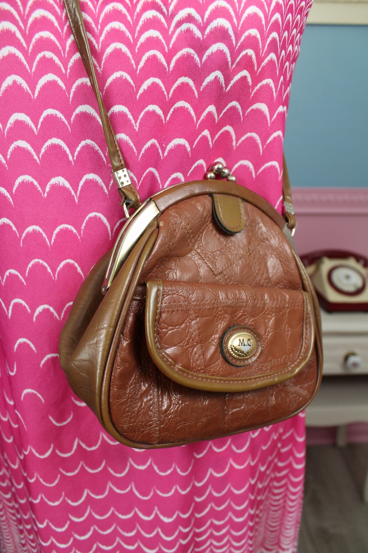Sac vintage années 70/80 cuir texturé façon croco - fermeture à cadre métallique
