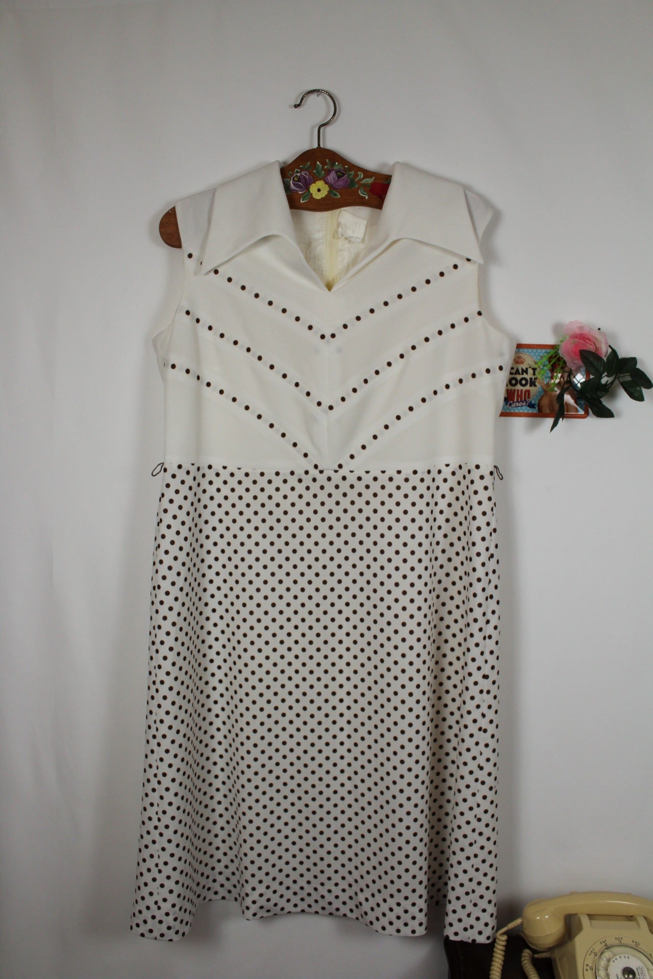 🌸🍒Robe blanche vintage 70's style pin-up à pois marron - col chemise - Taille 42/44🍒🌸