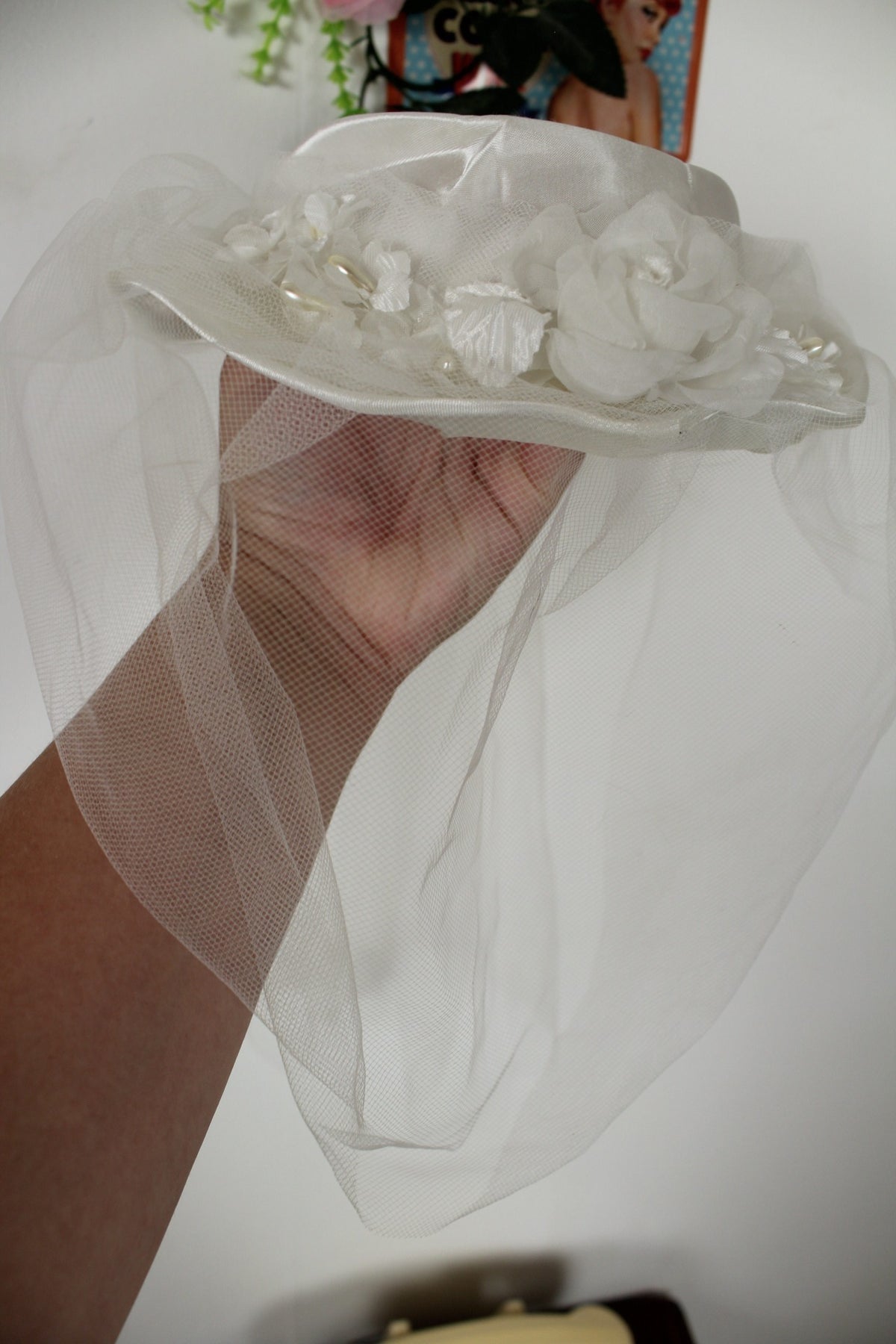 🌸🍒Chapeau/coiffe blanche vintage années 60/70 - tulle, satin & fleurs🍒🌸