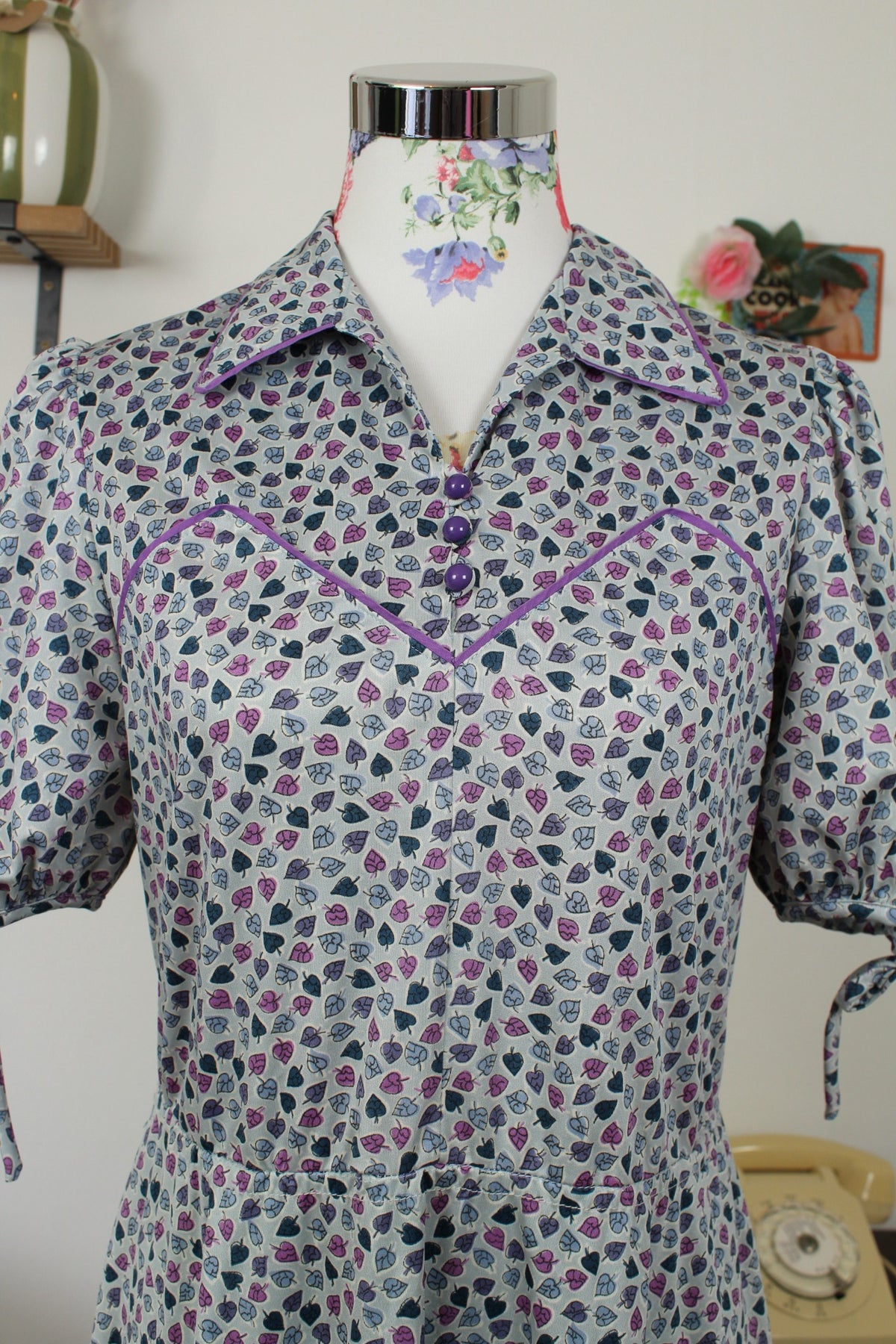 🌸🍒Robe vintage années 70 pin-up/rockabilly bleu ciel imprimé de petites feuilles - Taille 38🍒🌸