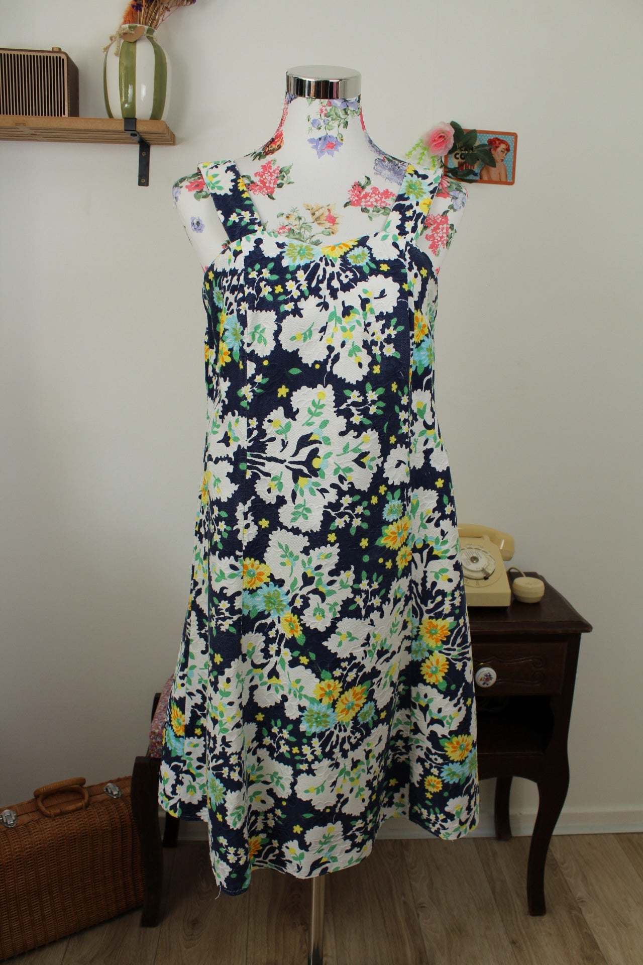 🌸🍒Robe vintage années 60 tissu fleuri en relief - coupe patineuse - Taille 38🍒🌸