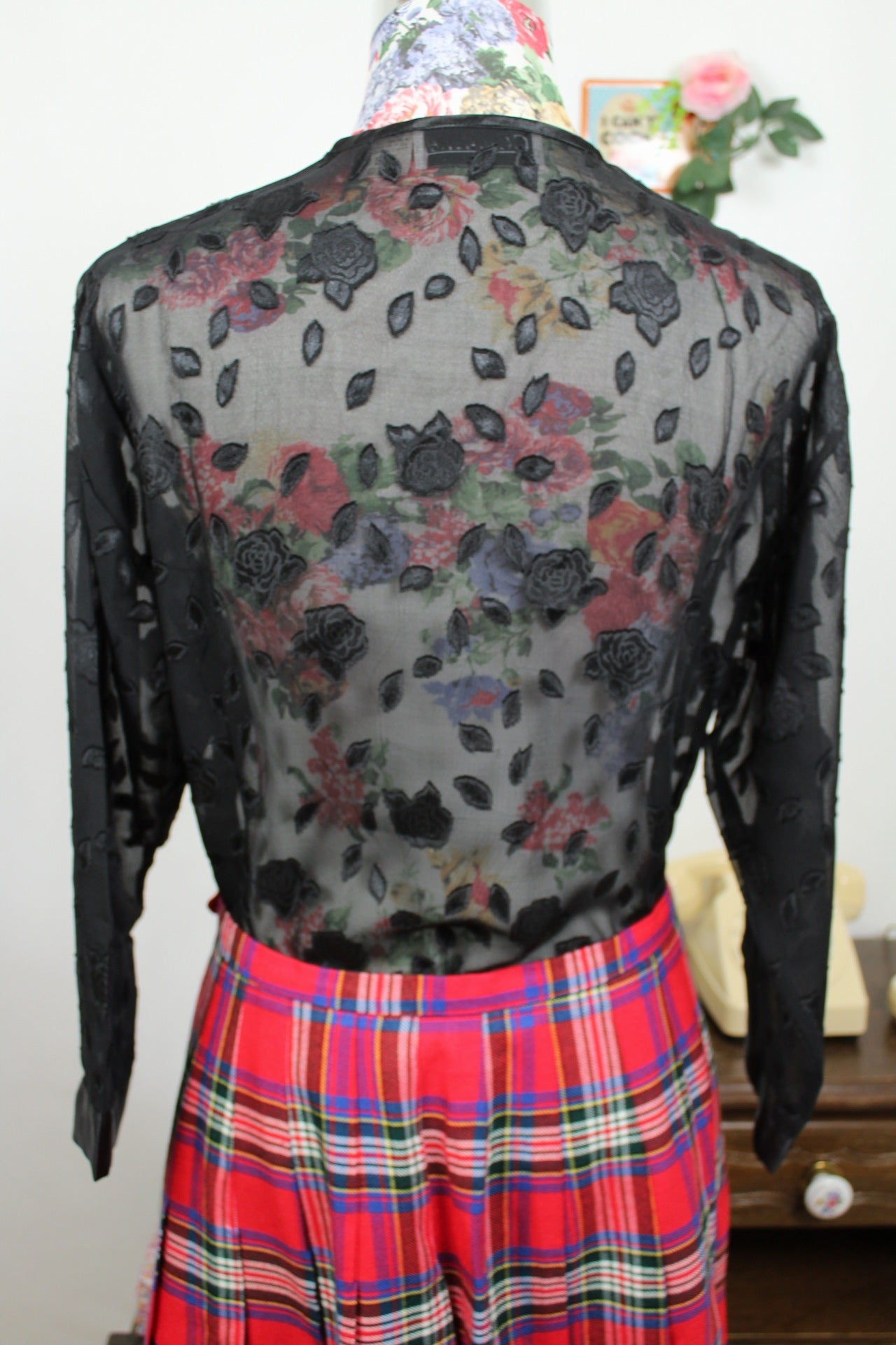 🌸🍒Blouse vintage 80's romantique roses & pétales - boutonnière satinée - Taille 36/38🍒🌸