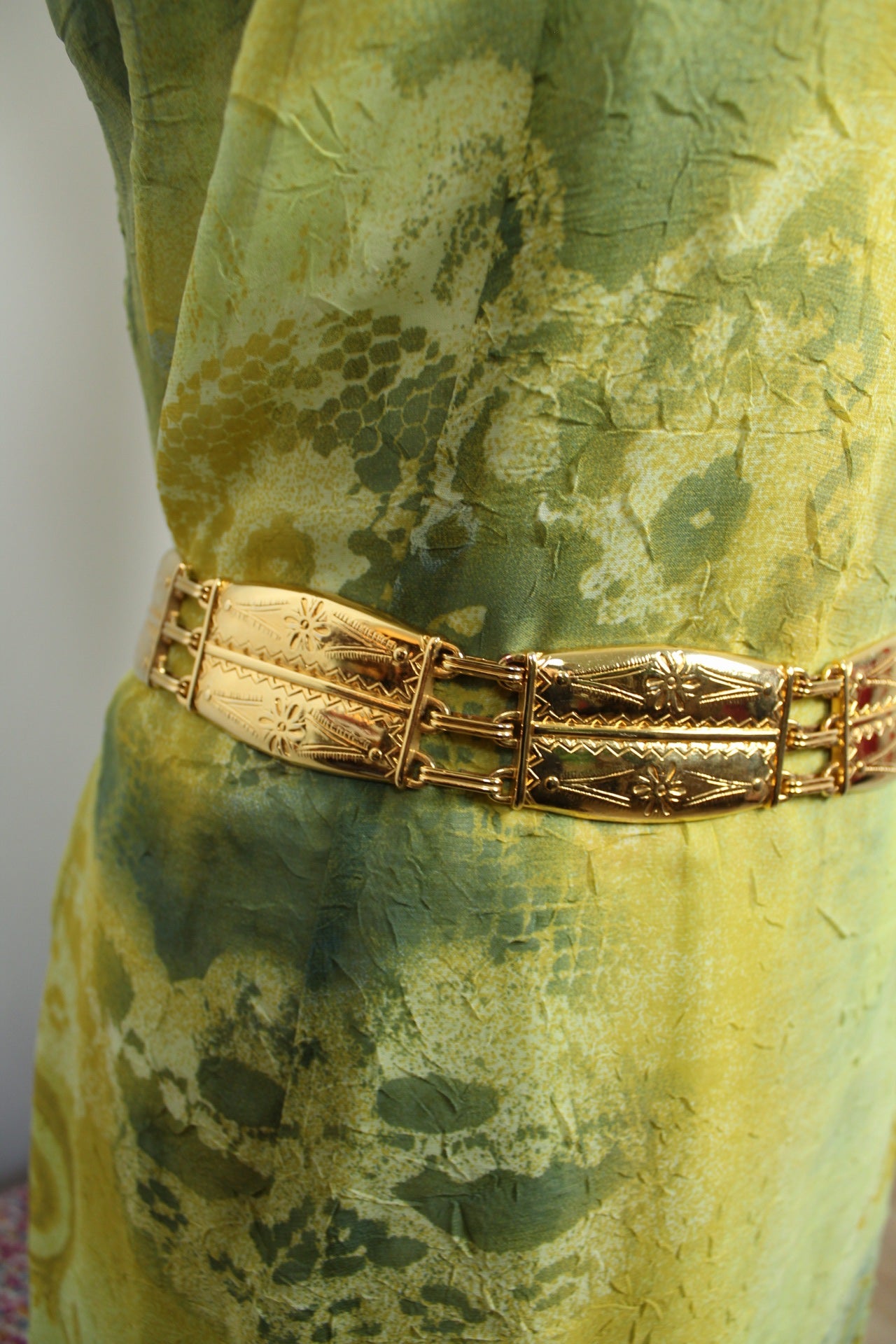 🌸🍒Ceinture en métal doré vintage 80's gravures fleuries - made in Spain 🍒🌸