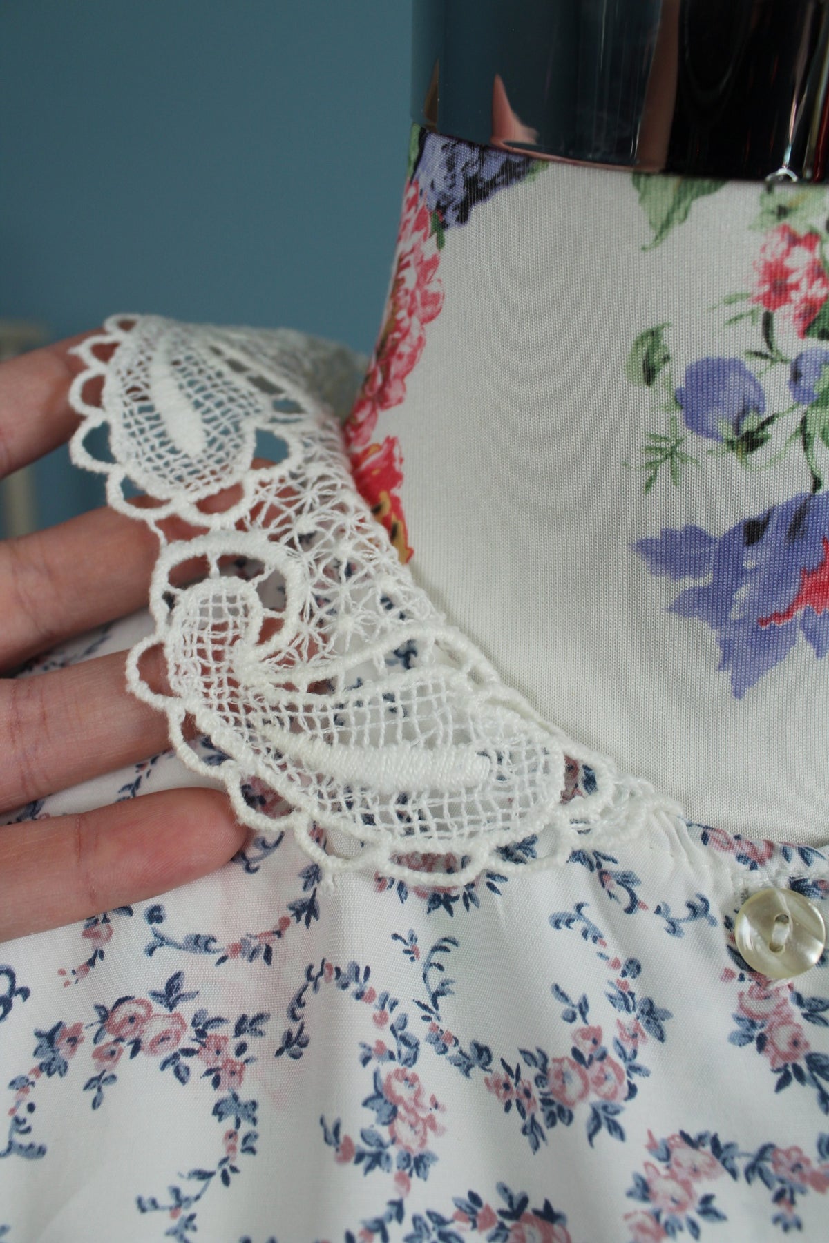 Blouse vintage col claudine en dentelle années 90 fleurie romantique - Taille 40/42