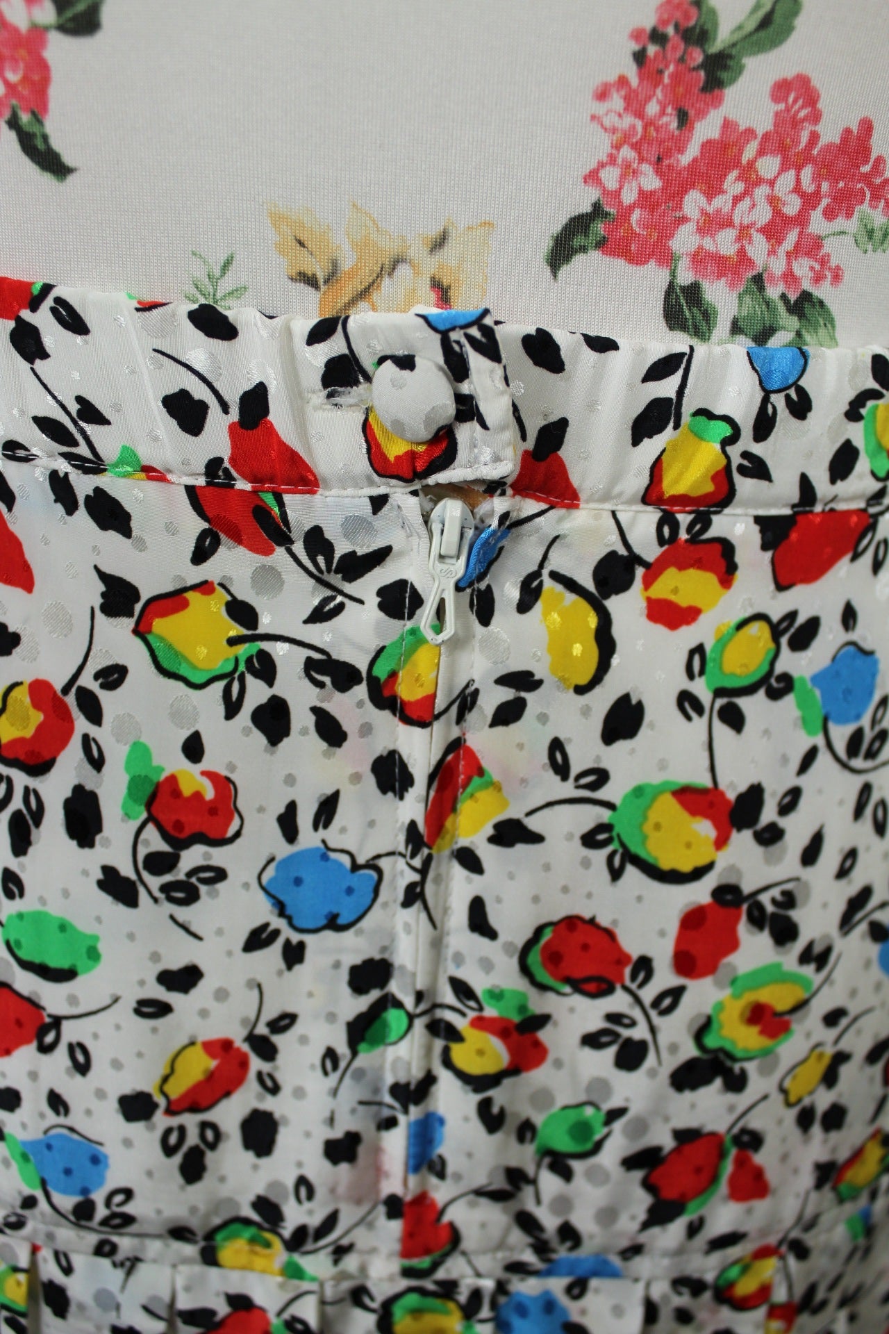 🍒🌸Jupe plissée vintage années 80 - pétales de fleurs et pois satinés - Taille 44🌸🍒