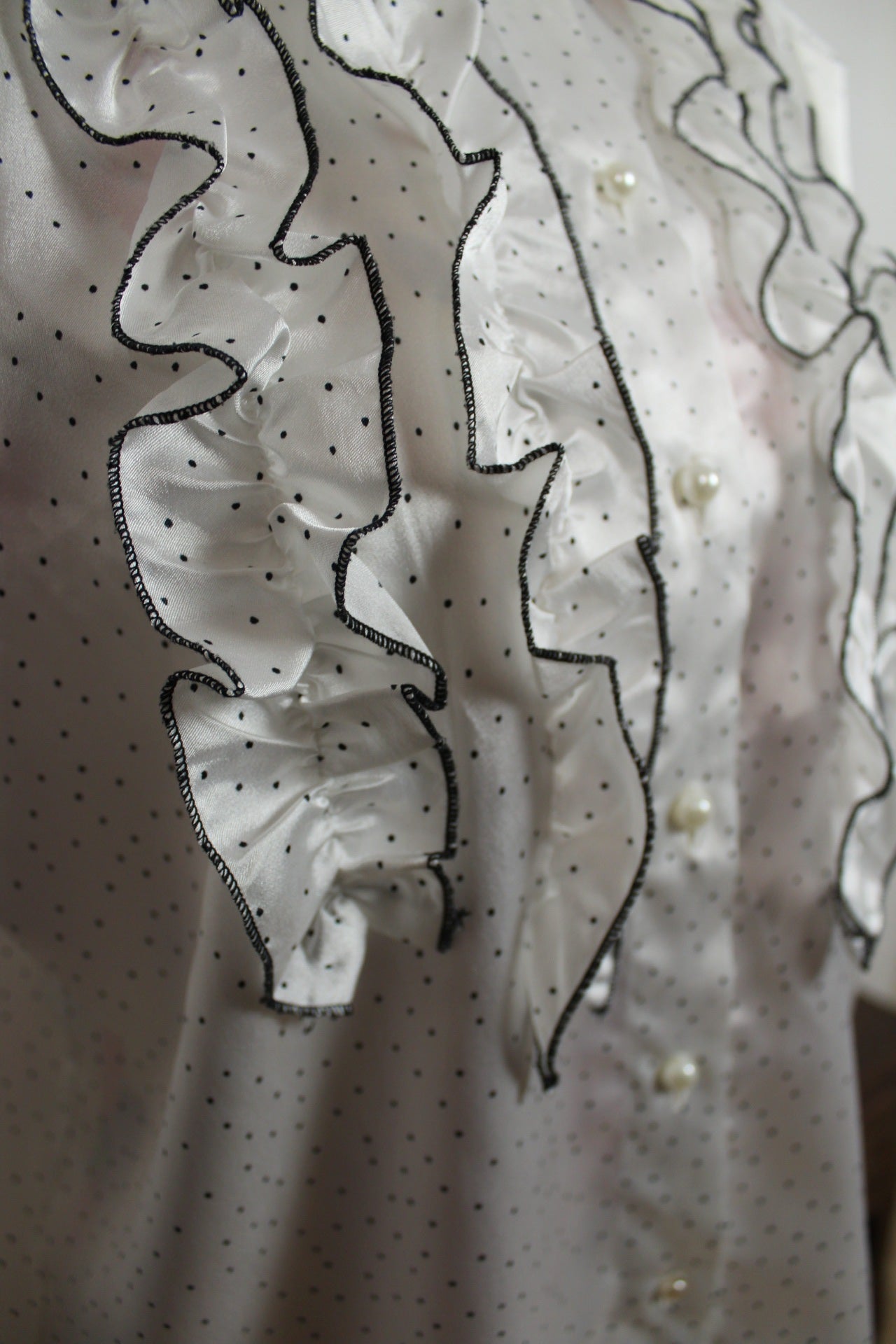 🌸🍒Chemise vintage à volants Daniel Duval Paris 80's - pois noir & satin - Taille 40🌸🍒