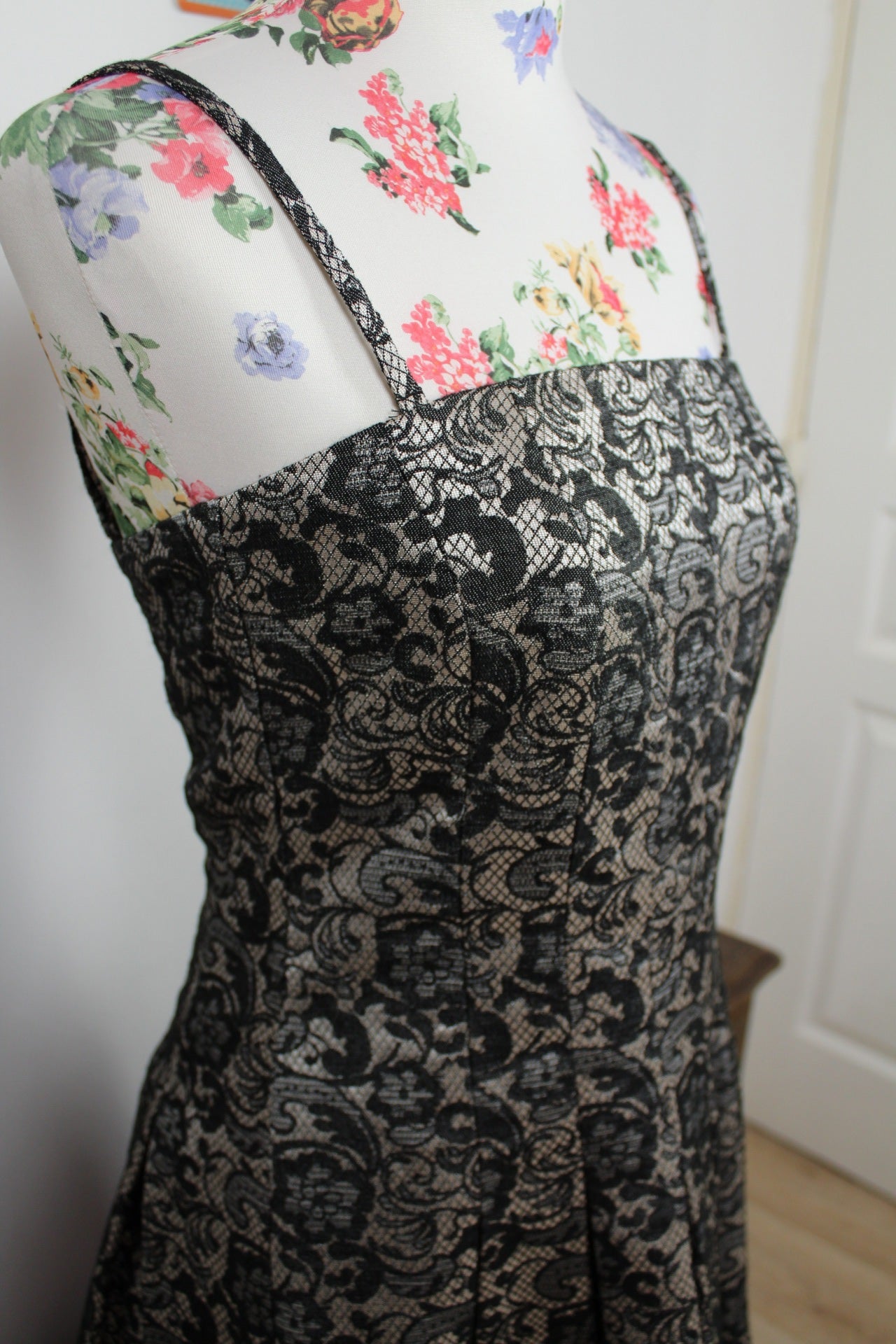 🌸🍒Robe rétro motifs baroques floral jacquard marque Esprit - Taille 36🌸🍒