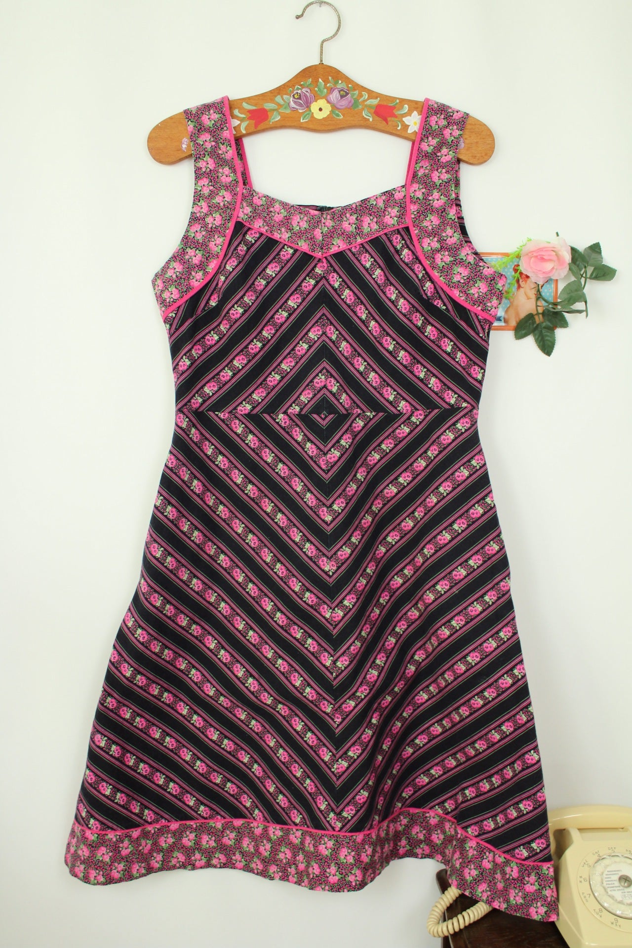 🌸🍒Robe vintage bohème folk 70's chevron fleurie rose fuchsia - Taille 38🍒🌸