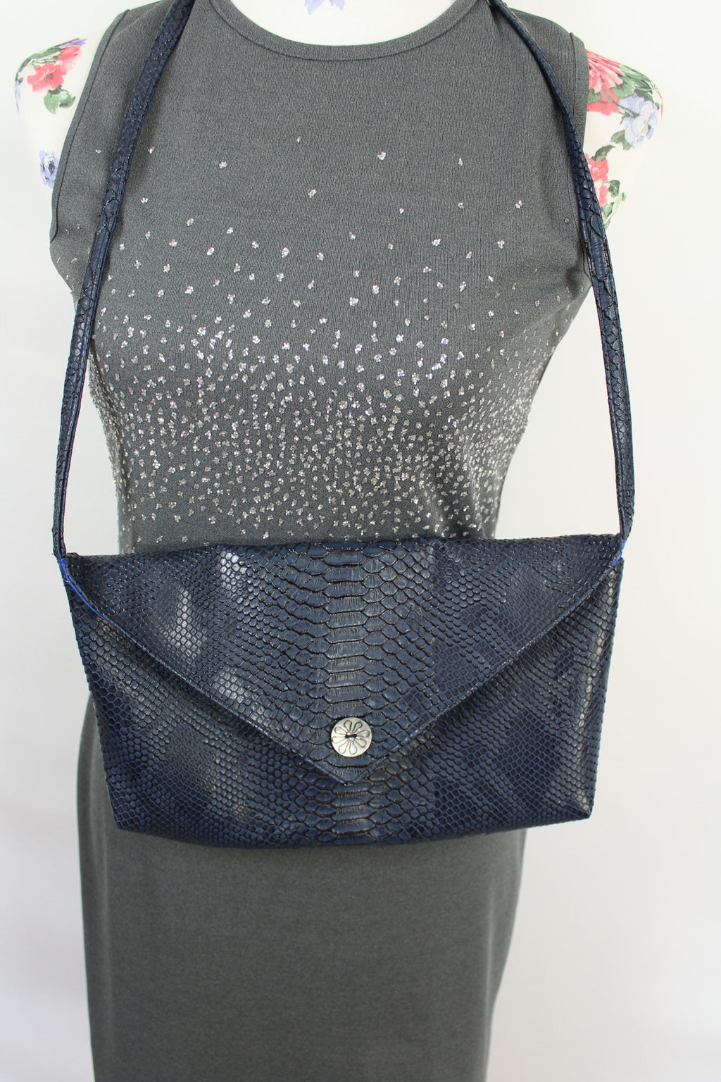 ✨Sac pochette en relief croco et intérieur bleu satin✨