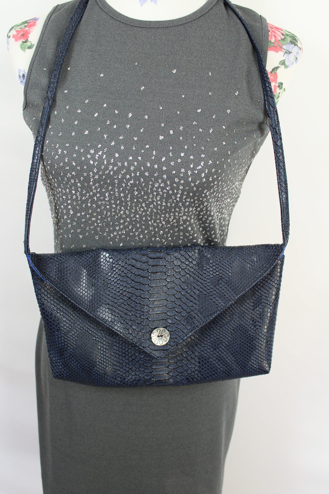 ✨Sac pochette en relief croco et intérieur bleu satin✨