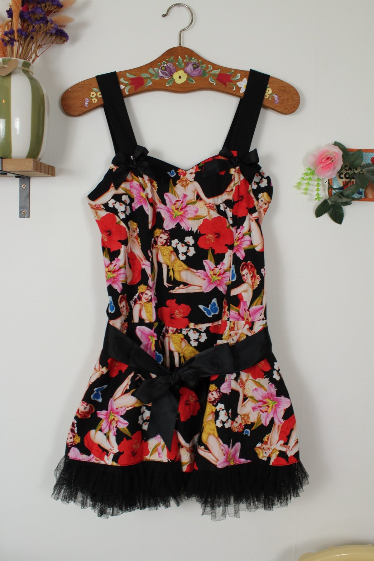 Robe pin-up/rockabilly Hell Bunny motif lys roses & pin-up - Taille 36 petit 38