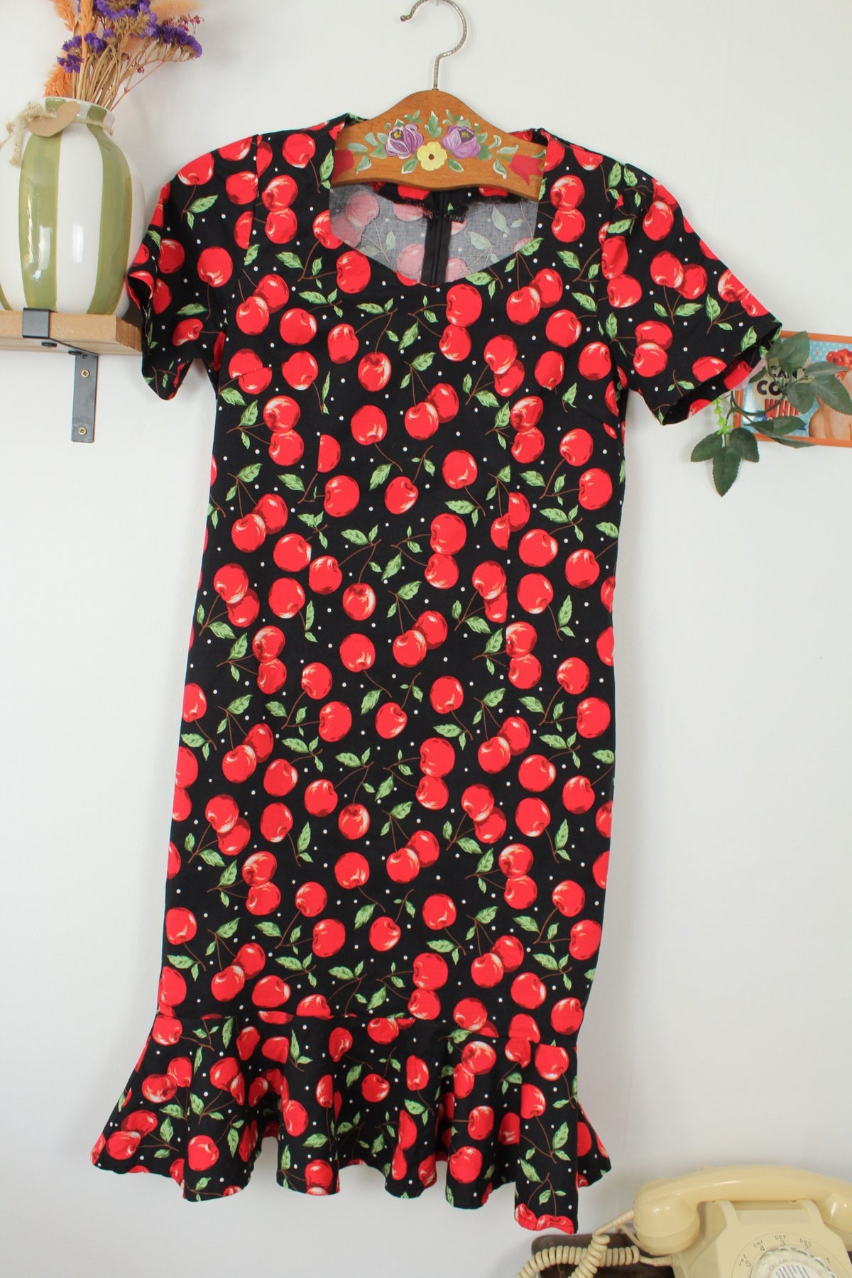 🌸🍒Robe rétro pin-up/rockabilly coupe sirène imprimé cerises et pois - Taille 36🍒🌸
