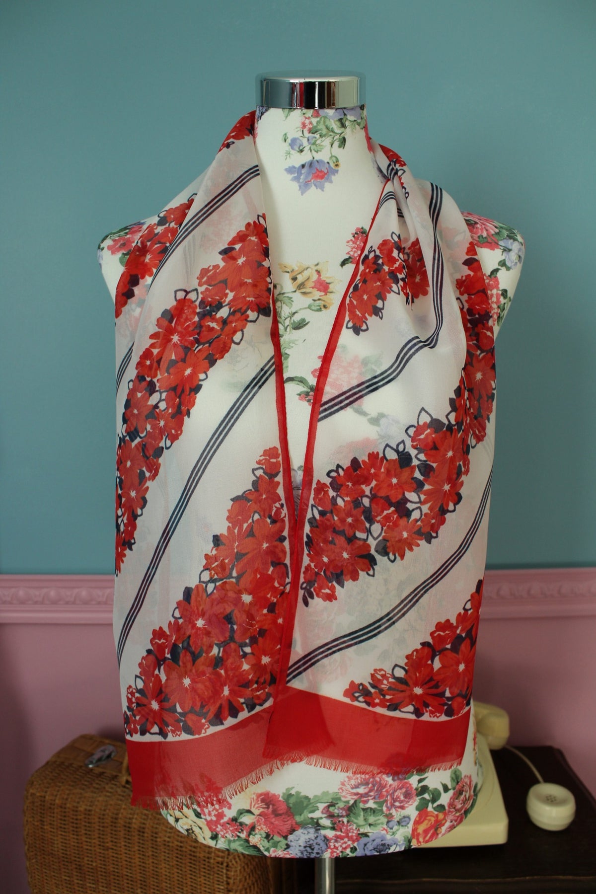 Foulard vintage années 70 guirlandes de fleurs romantiques