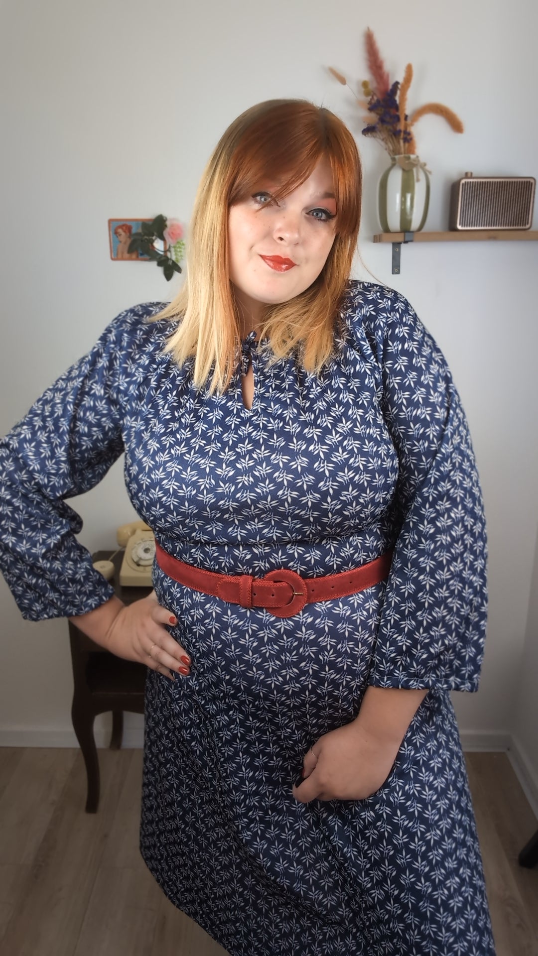 Robe vintage années 70/80 romantique bohème - bleu marine, feuilles & manches larges - Taille 40/42