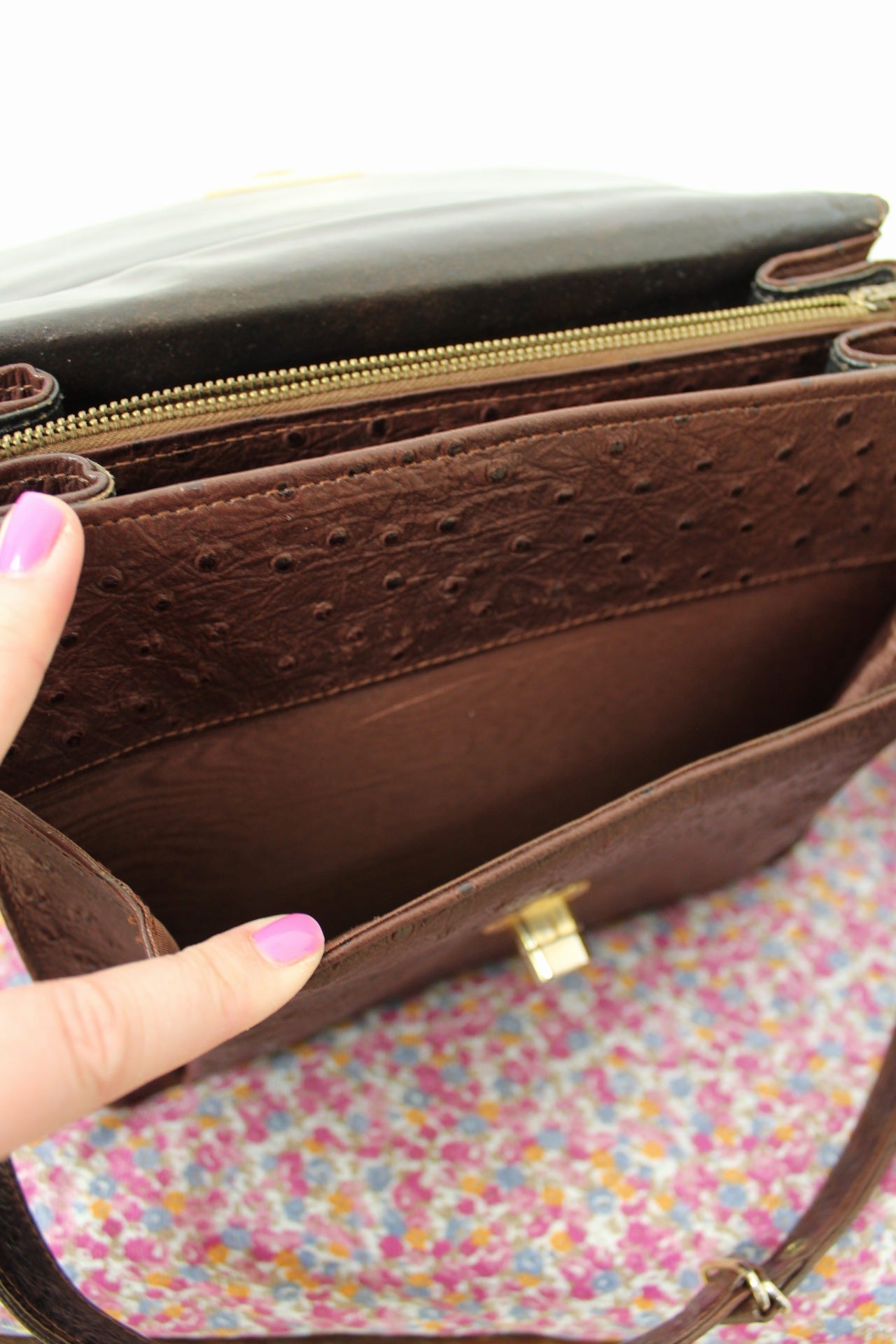 🌸🍒Sac vintage 70/80's cuir texturé imitation autruche & fermoir doré🍒🌸