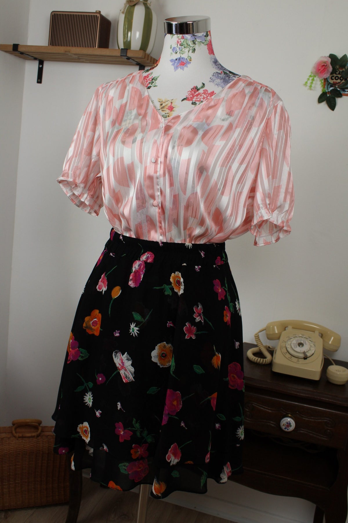 🌸🍒Blouse rétro rayée blanc satiné & demi-sphères roses pastel romantique - Taille 42/44🍒🌸