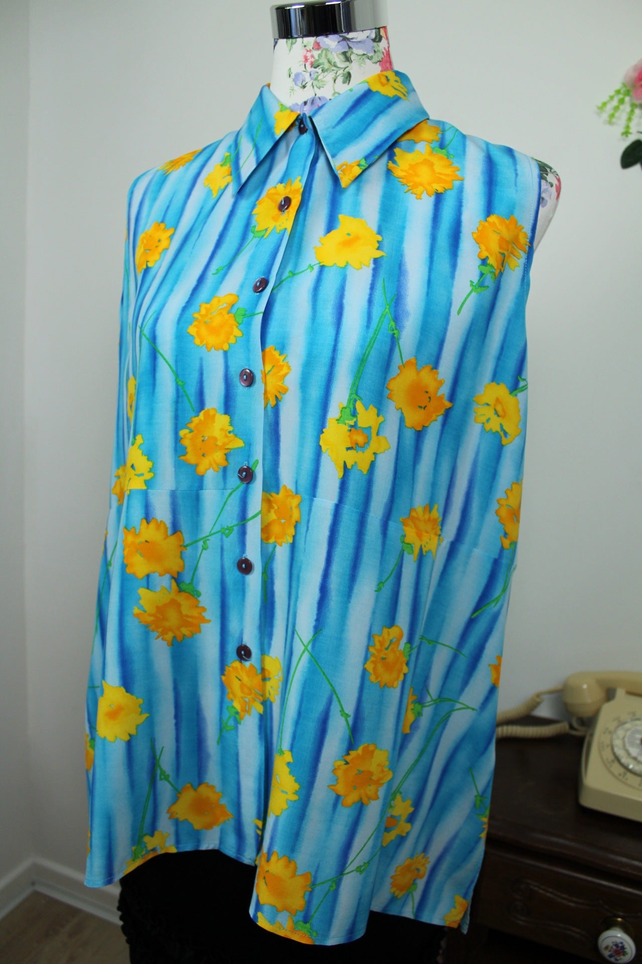 🌸🍒Chemisier d'été vintage 90's sans manches bleu & fleurs jaunes pep's - Taille 44🍒🌸