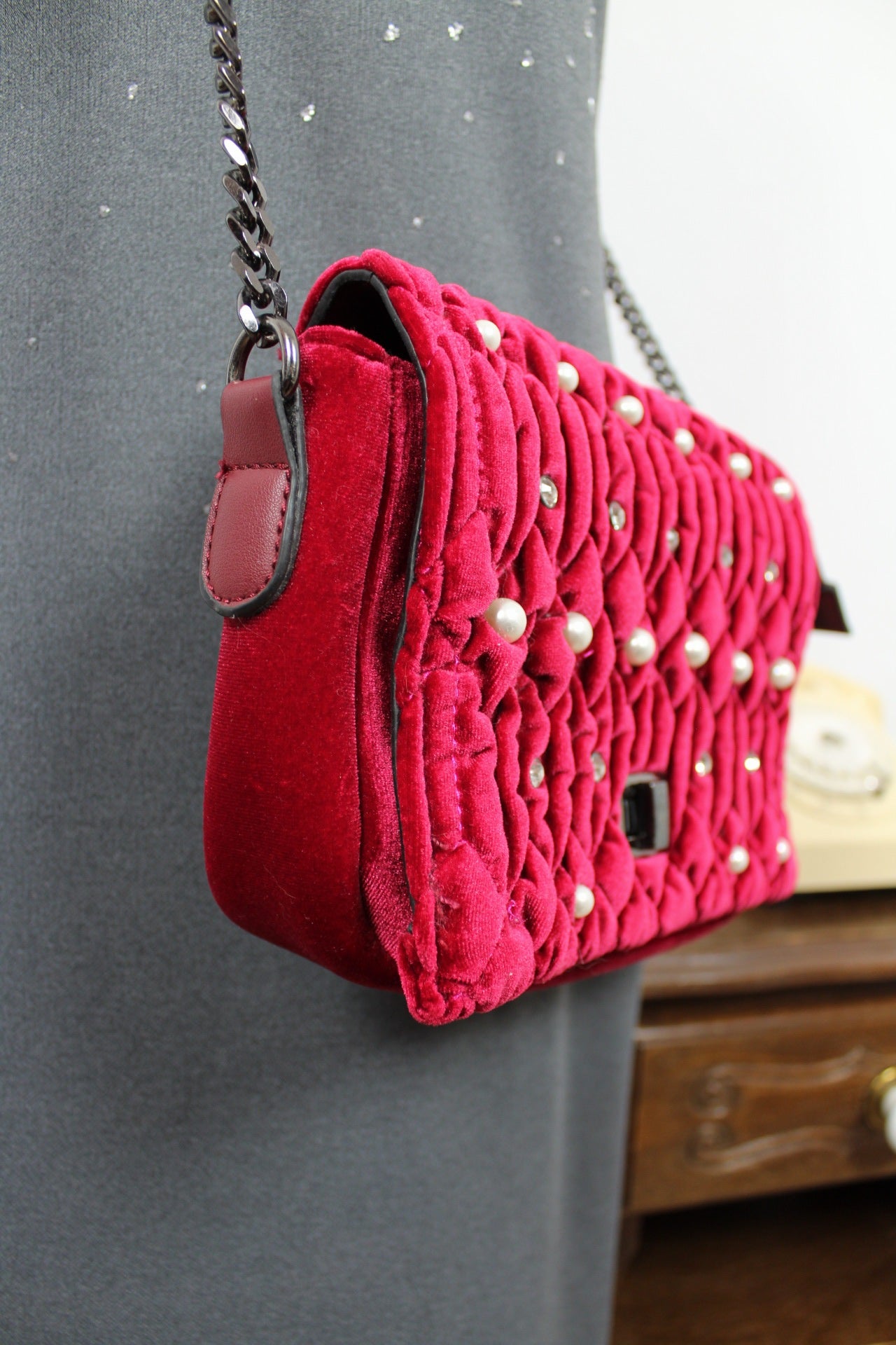 🌸🍒Sac de soirée velours framboise matelassé & perles nacrées🍒🌸