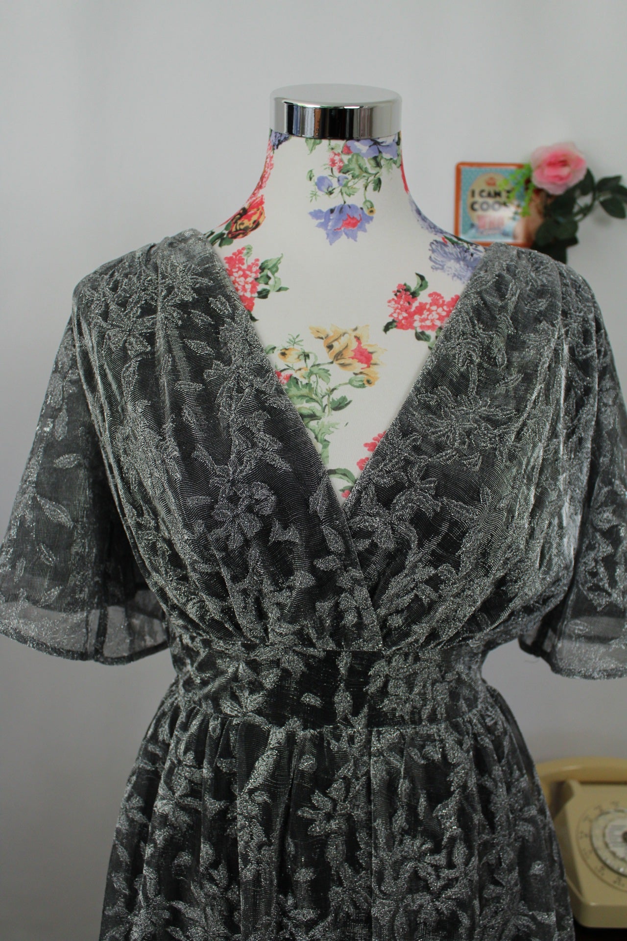 🌸🍒Robe rétro glitter lurex argentée fleurie Rétro & Icône Paris - Taille 36🍒🌸