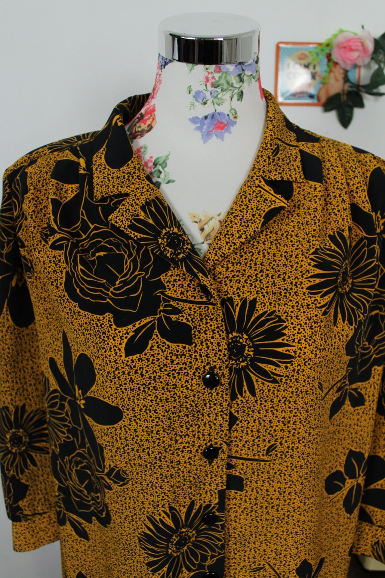 🌸🍒Chemise souple noire vintage 80/90's jaune moutarde à fleurs noires - Taille 46/48🍒🌸
