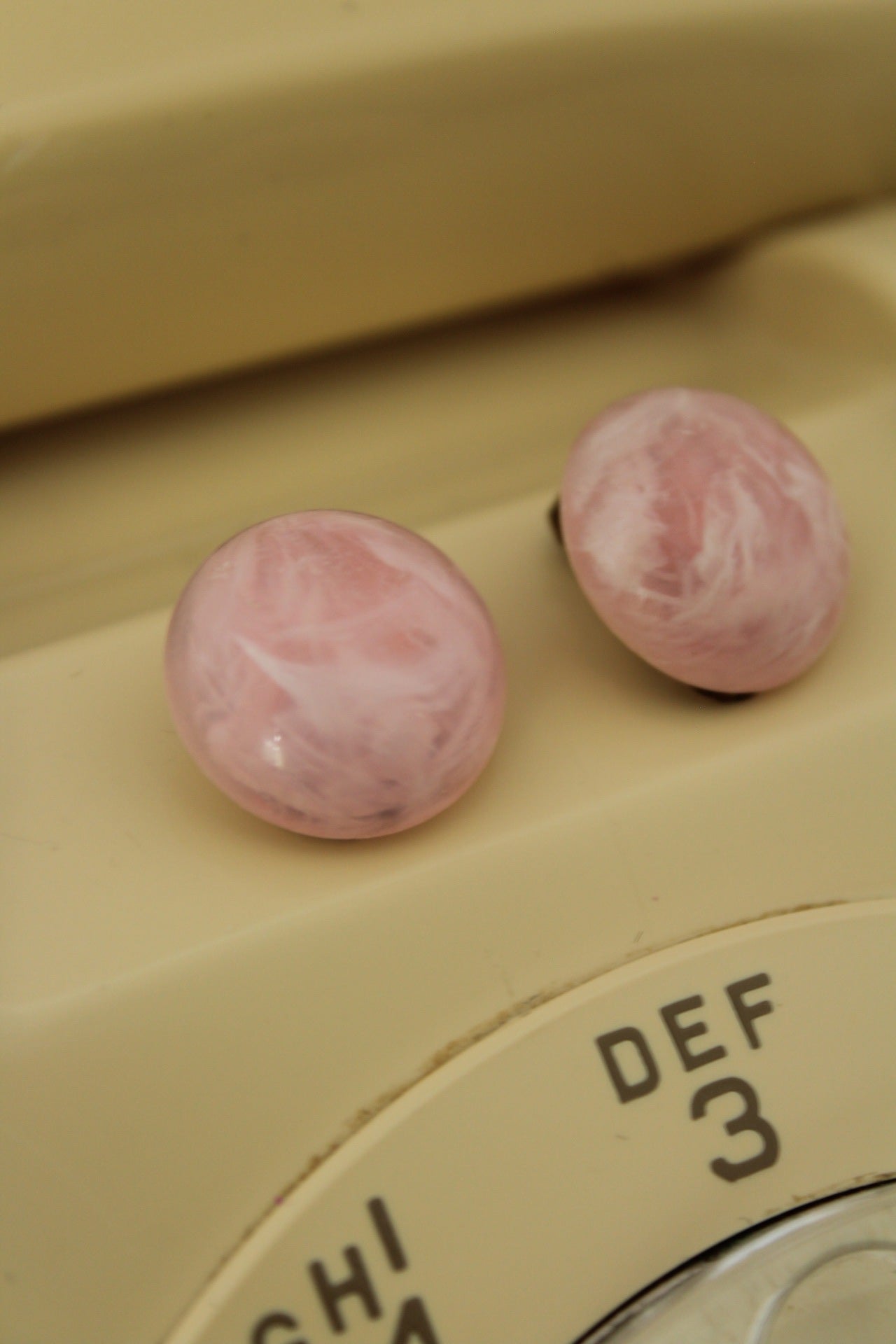 🌸🍒Boucles d'oreilles vintage 80's clips petite sphère rose nuage🍒🌸