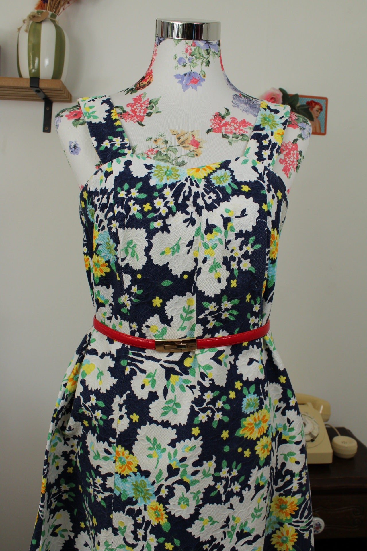 🌸🍒Robe vintage années 60 tissu fleuri en relief - coupe patineuse - Taille 38🍒🌸