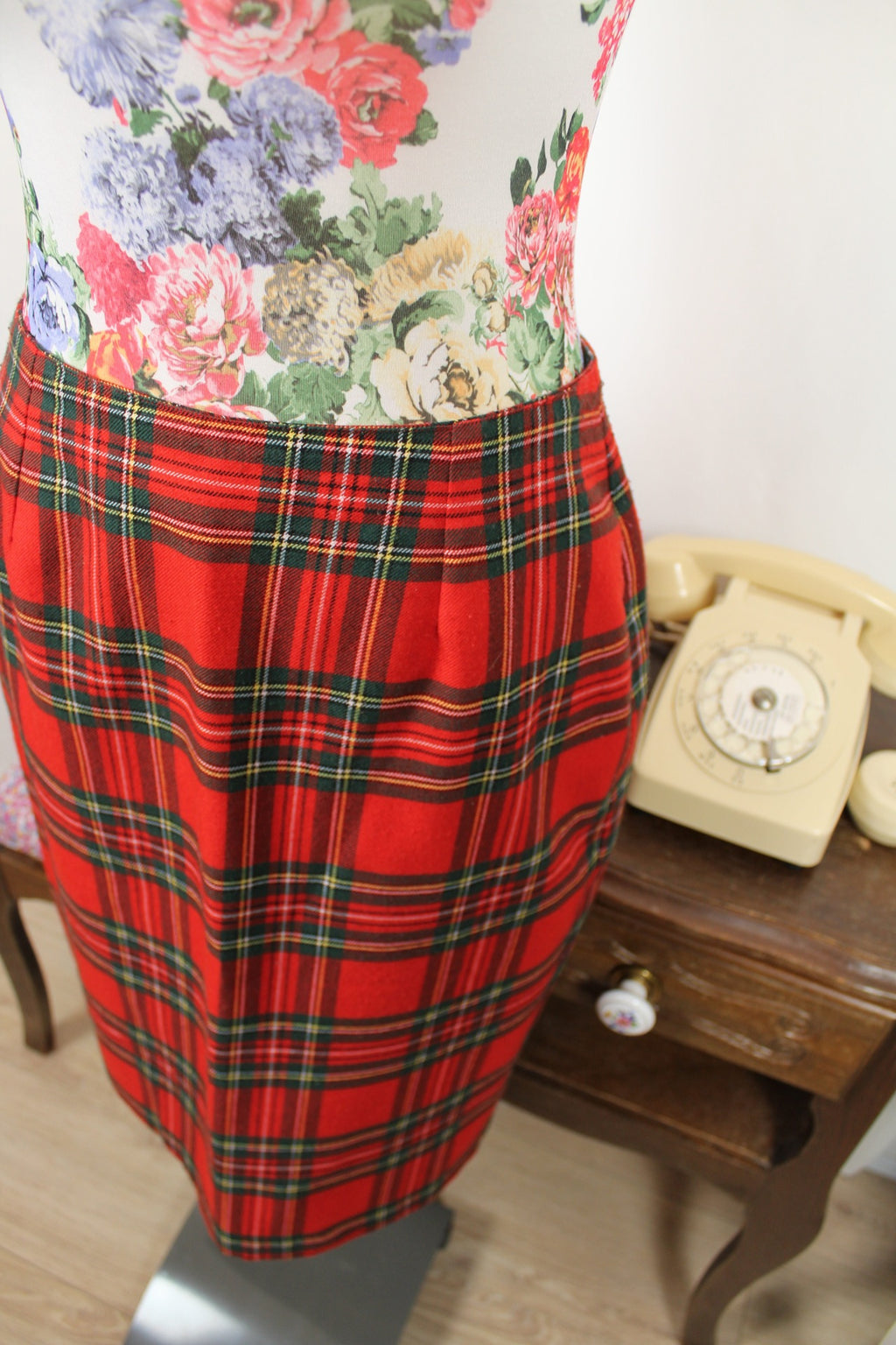 🌸🍒Jupe crayon vintage 90's tartan rouge esprit British chic🍒🌸