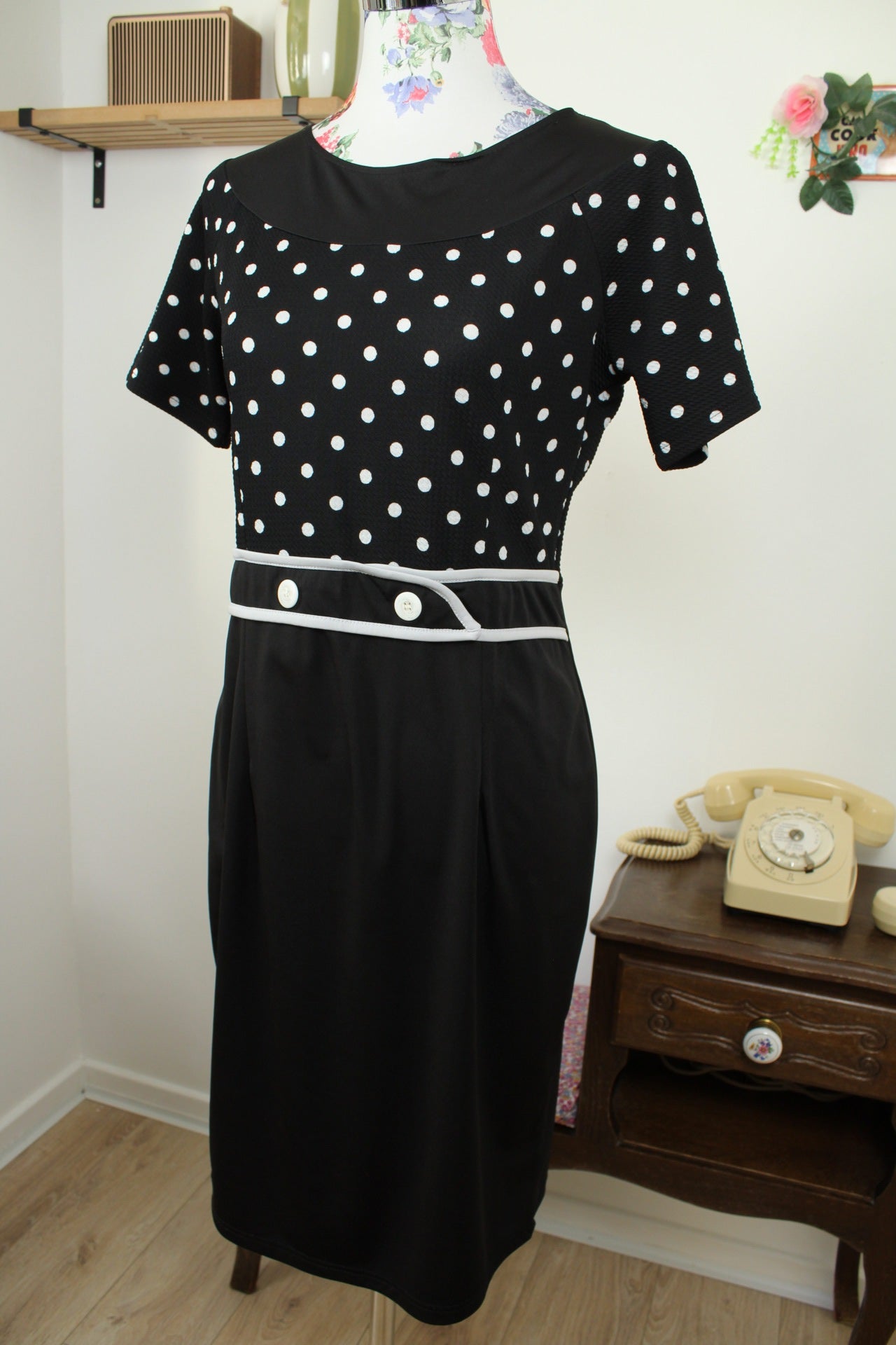 🌸🍒Robe rockabilly/pin-up à pois coupe cintrée - Taille 38🍒🌸