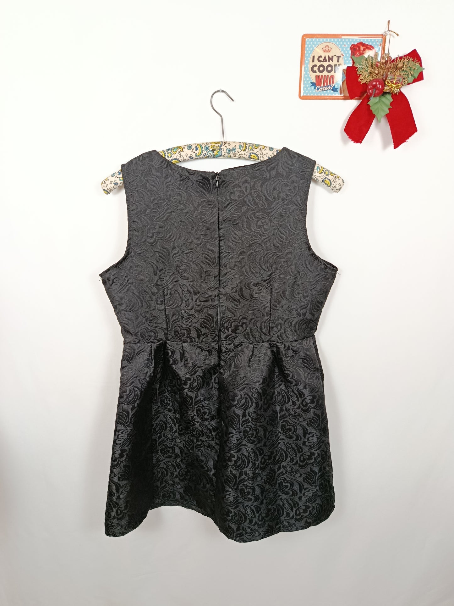 ✨Robe noire vintage 80/90s satinée - motifs fleuris baroques en relief✨