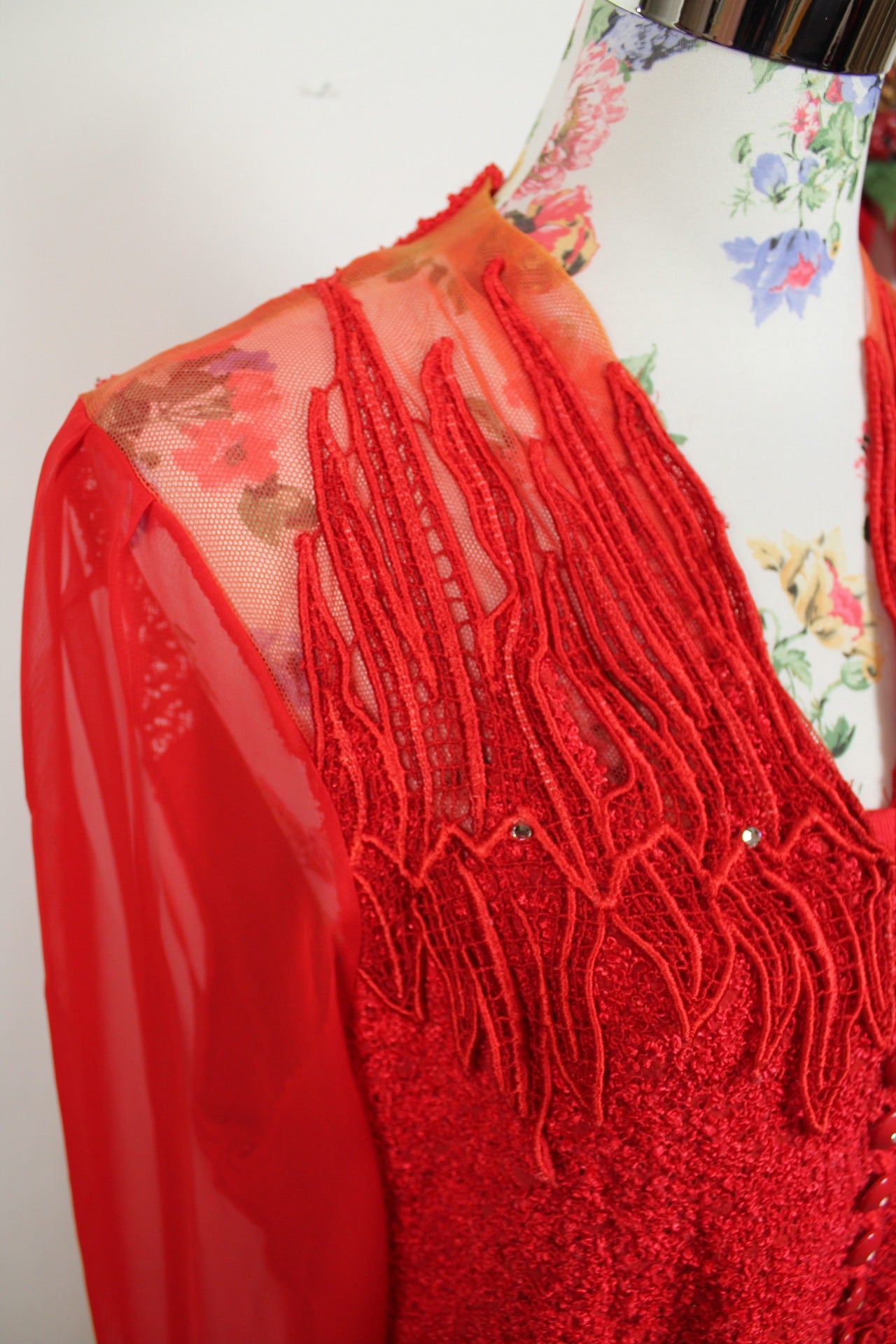 🎄Blouse rouge festive vintage 90's - dentelle, strass & manches transparentes - Look Noël glamour🎄
