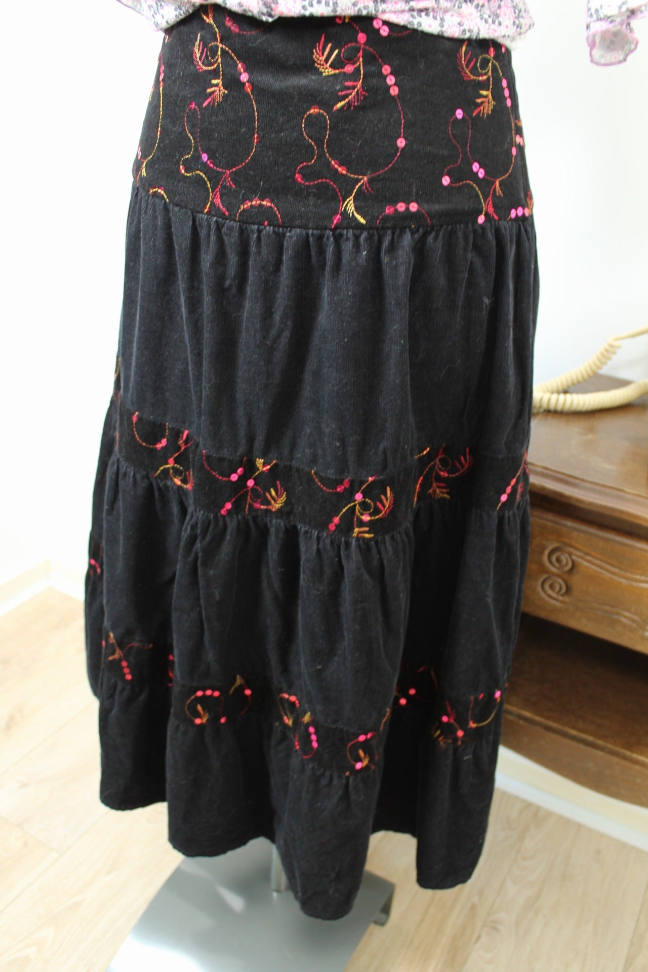 🌸🍒Jupe vintage 90's en velours côtelé brodé - esprit bohème romantique - Taille 38🍒🌸