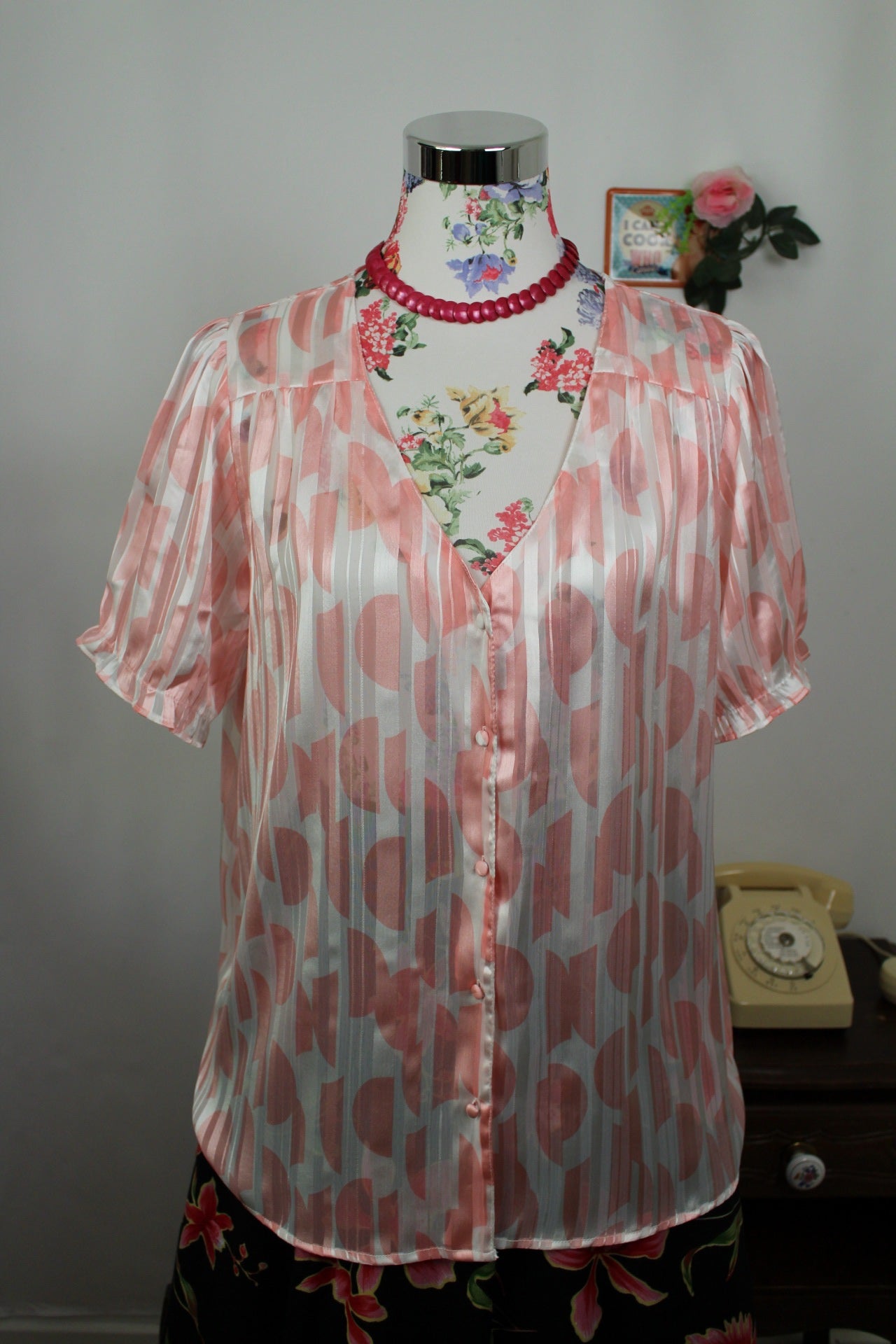 🌸🍒Blouse rétro rayée blanc satiné & demi-sphères rose pastel romantique - Taille 42/44🍒🌸
