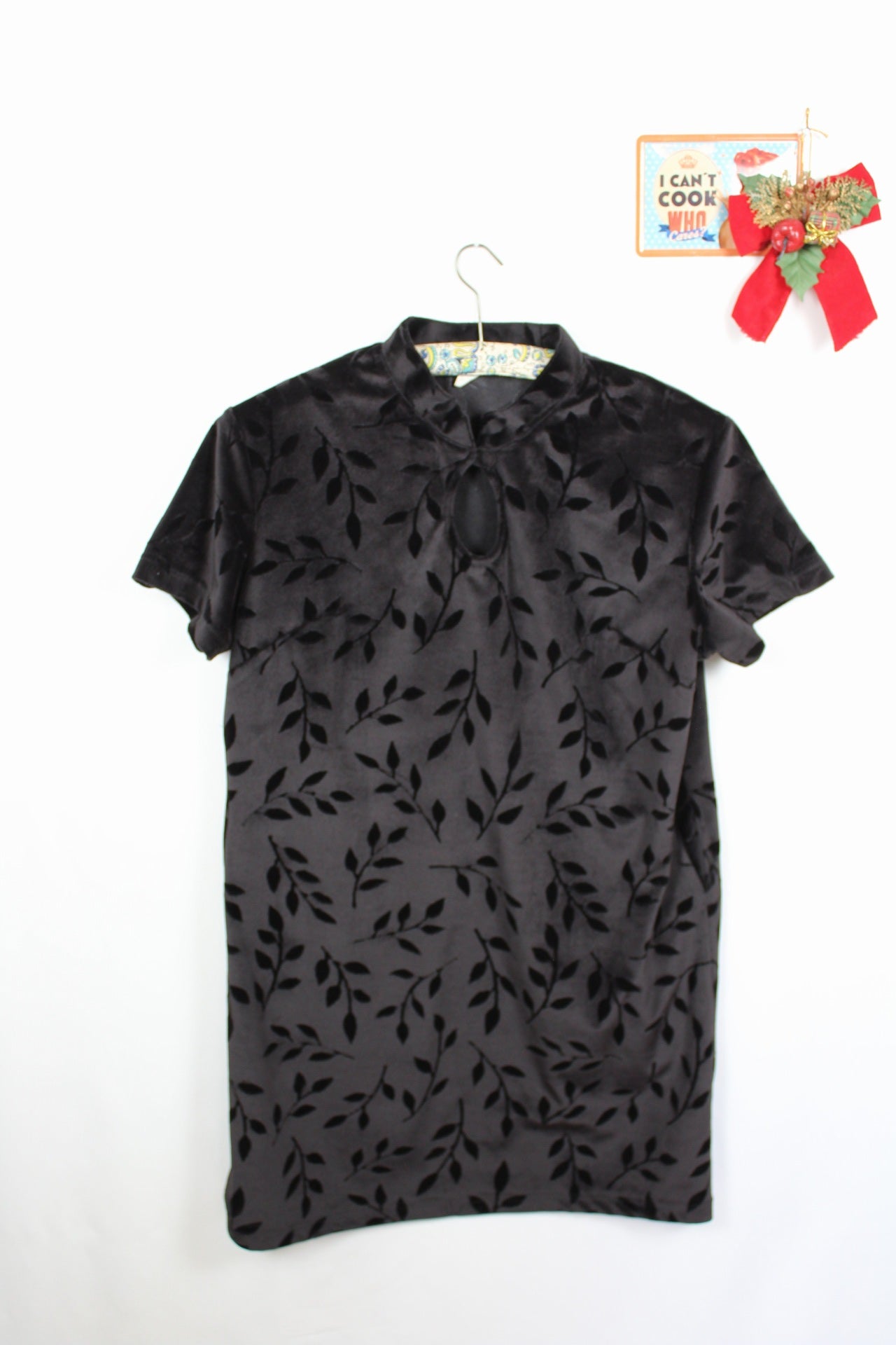 ✨Robe noire vintage années 90 en velours - feuillage en relief✨