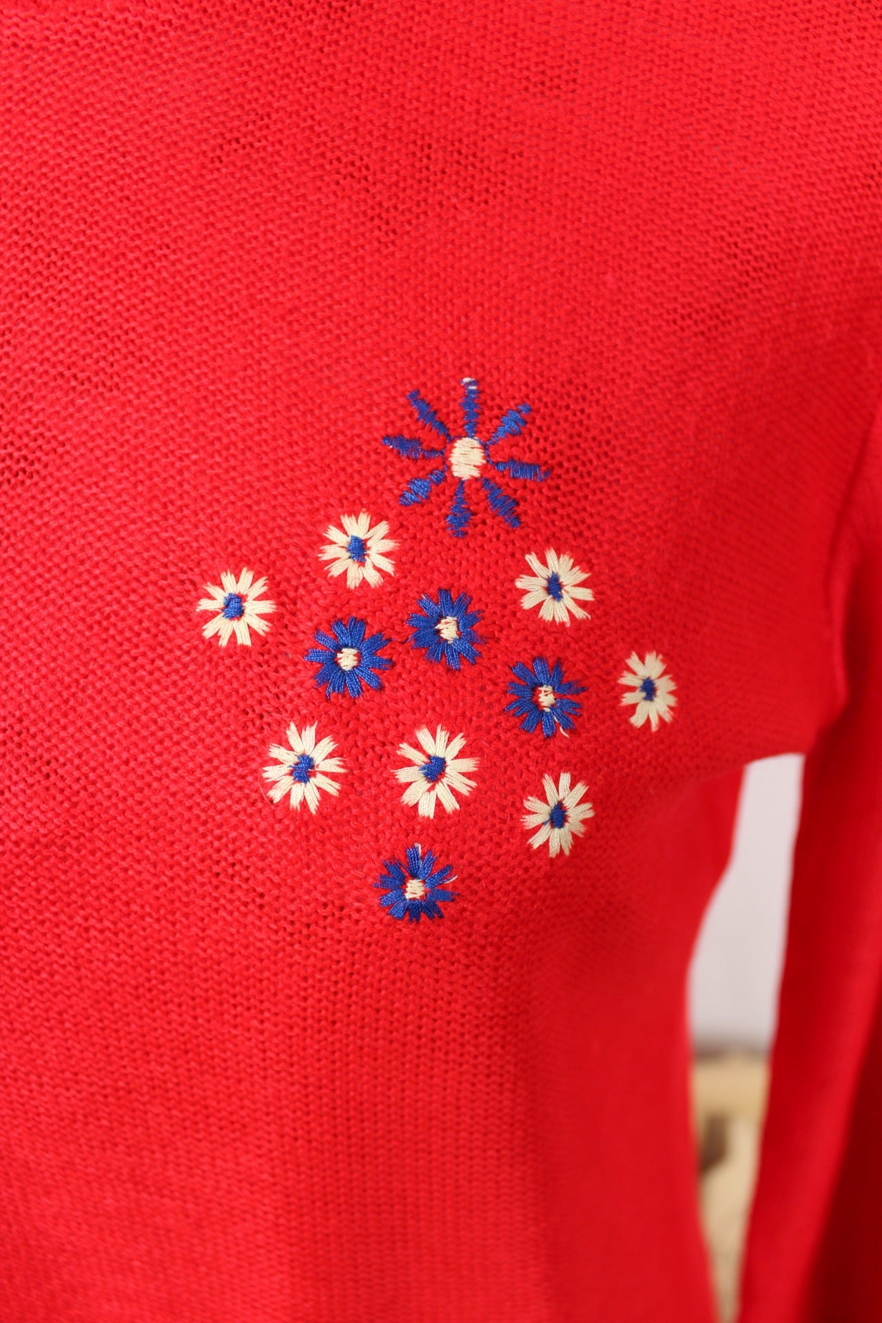 🌸🍒Pull rouge vintage années 80 - broderies florales - made in France 🍒🌸