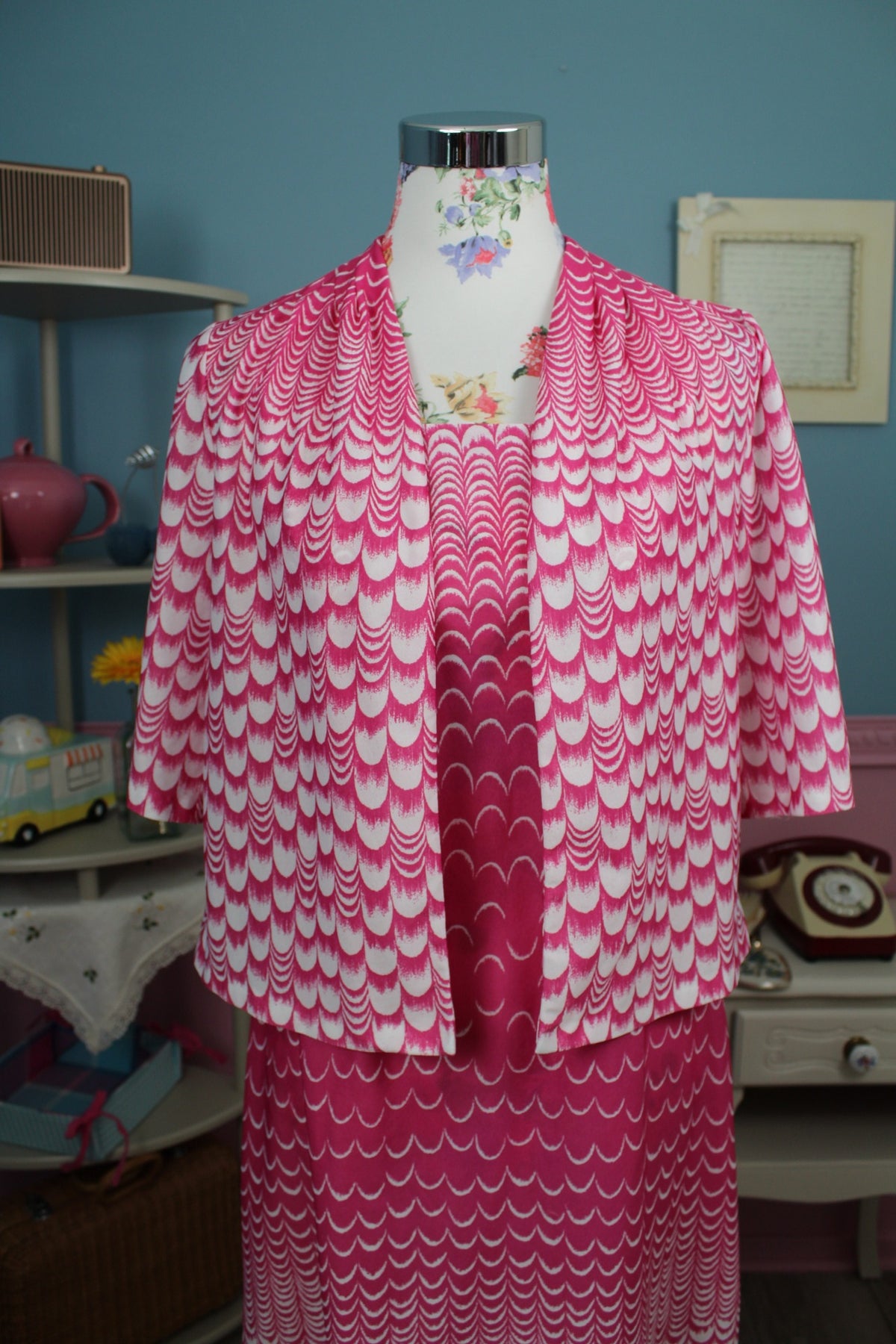 Ensemble robe + boléro vintage années 70 rose pep's motif coquille - Taille 36