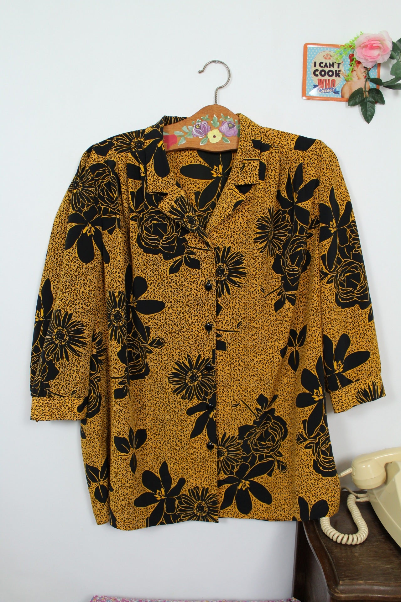 🌸🍒Chemise souple noire vintage 80/90's jaune moutarde à fleurs noires - Taille 46/48🍒🌸