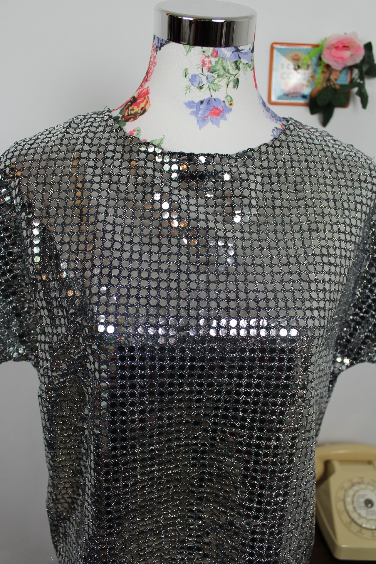 🌸🍒Blouse vintage 80's résille métallisée patch ronds argentés - style soirée disco - Taille 38 à 42🍒🌸