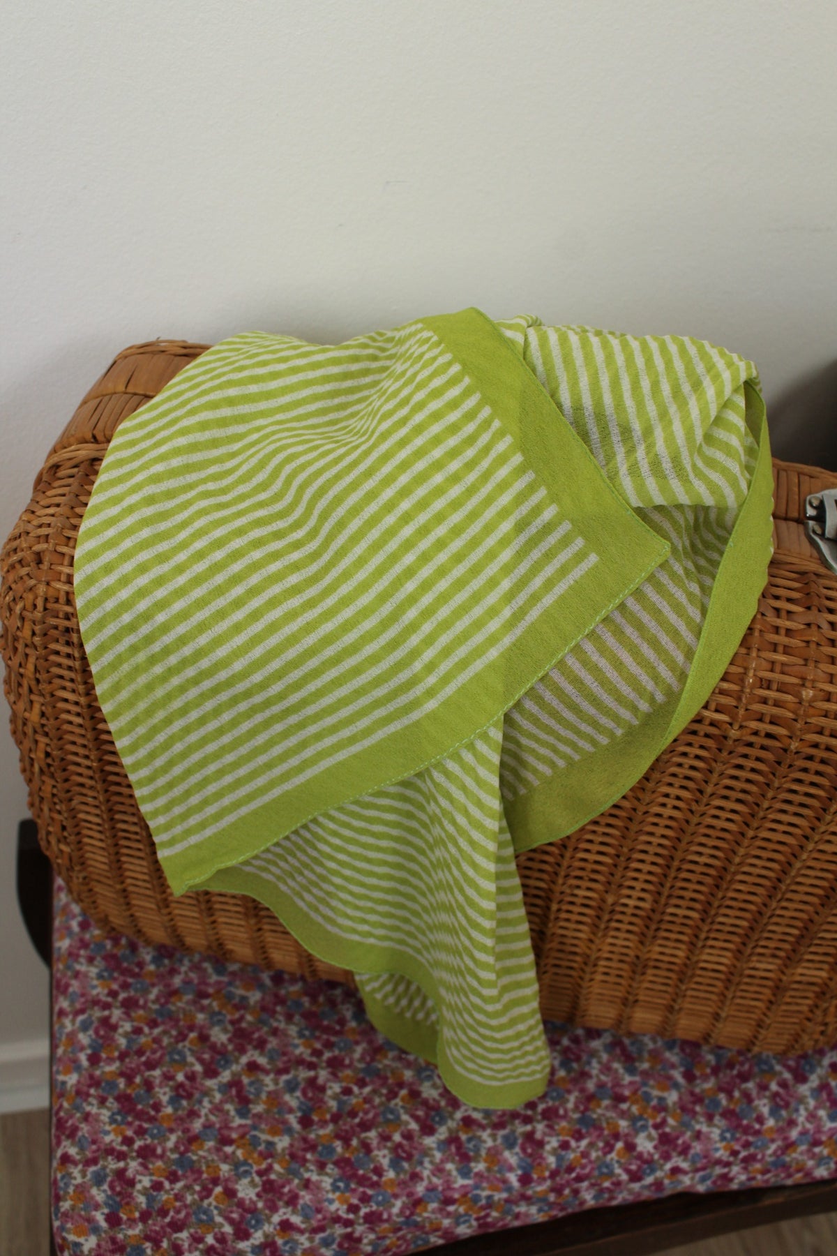 🌸🍒Foulard vintage années 70 rayé vert lumineux🍒🌸