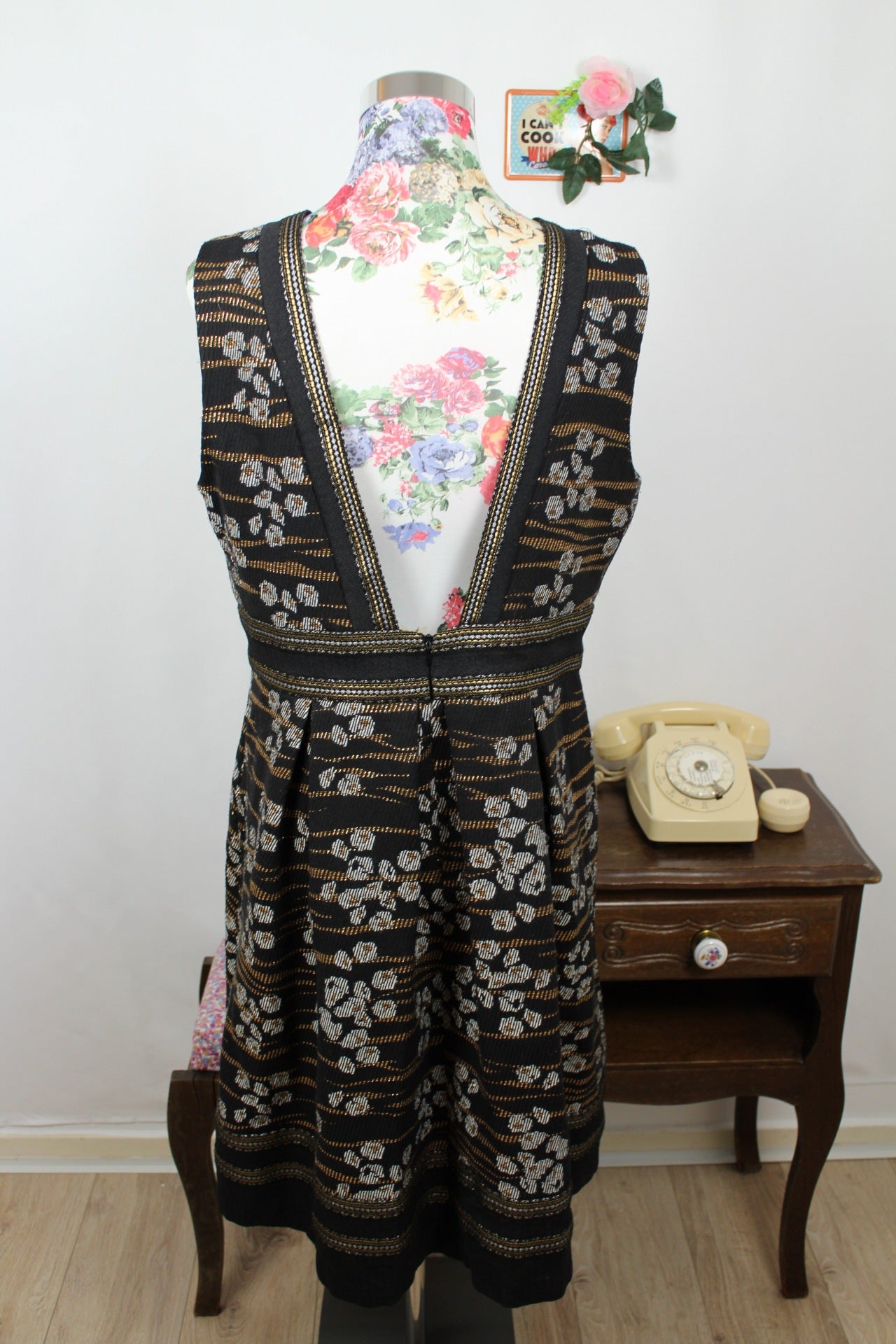 🌸🍒Robe épaisse noire brodée or et argent - Maison 1.2.3 - style chic d'hiver - Taille 42/44🍒🌸