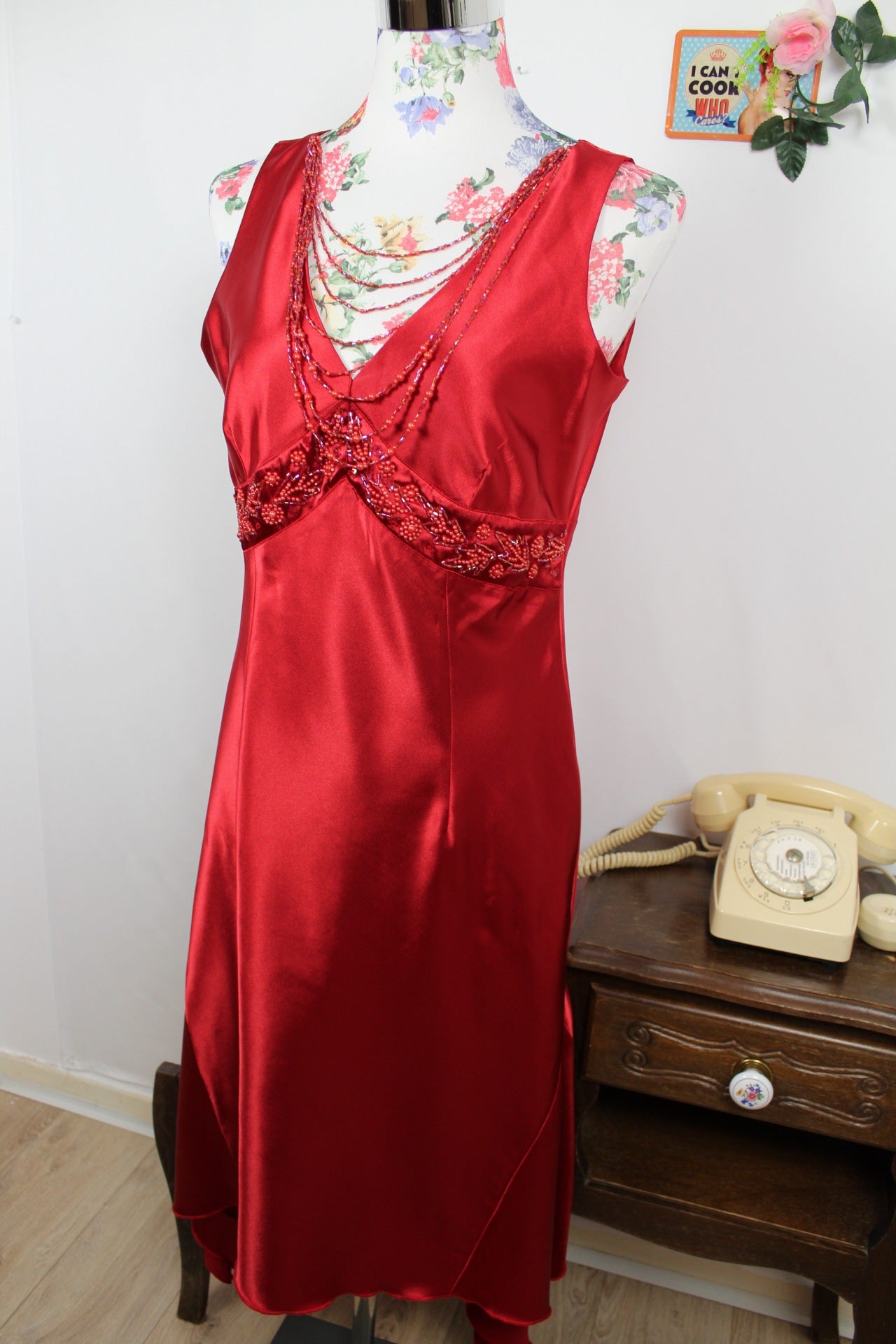 🌸🍒Robe de soirée rouge satinée vintage perlée 80/90s - collier intégré - Taille 36/38🍒🌸