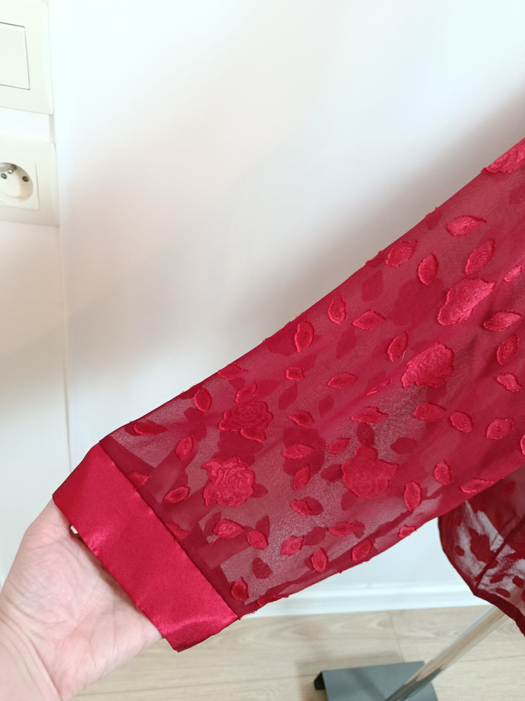 ✨Blouse vintage fleurie motifs roses et pétales - boutonnière satinée✨