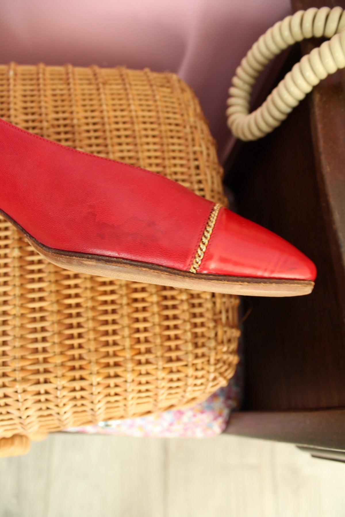 Escarpins vintage années 80 petit talon - rouge vif & chaine dorée style pin-up - pointure 38.5